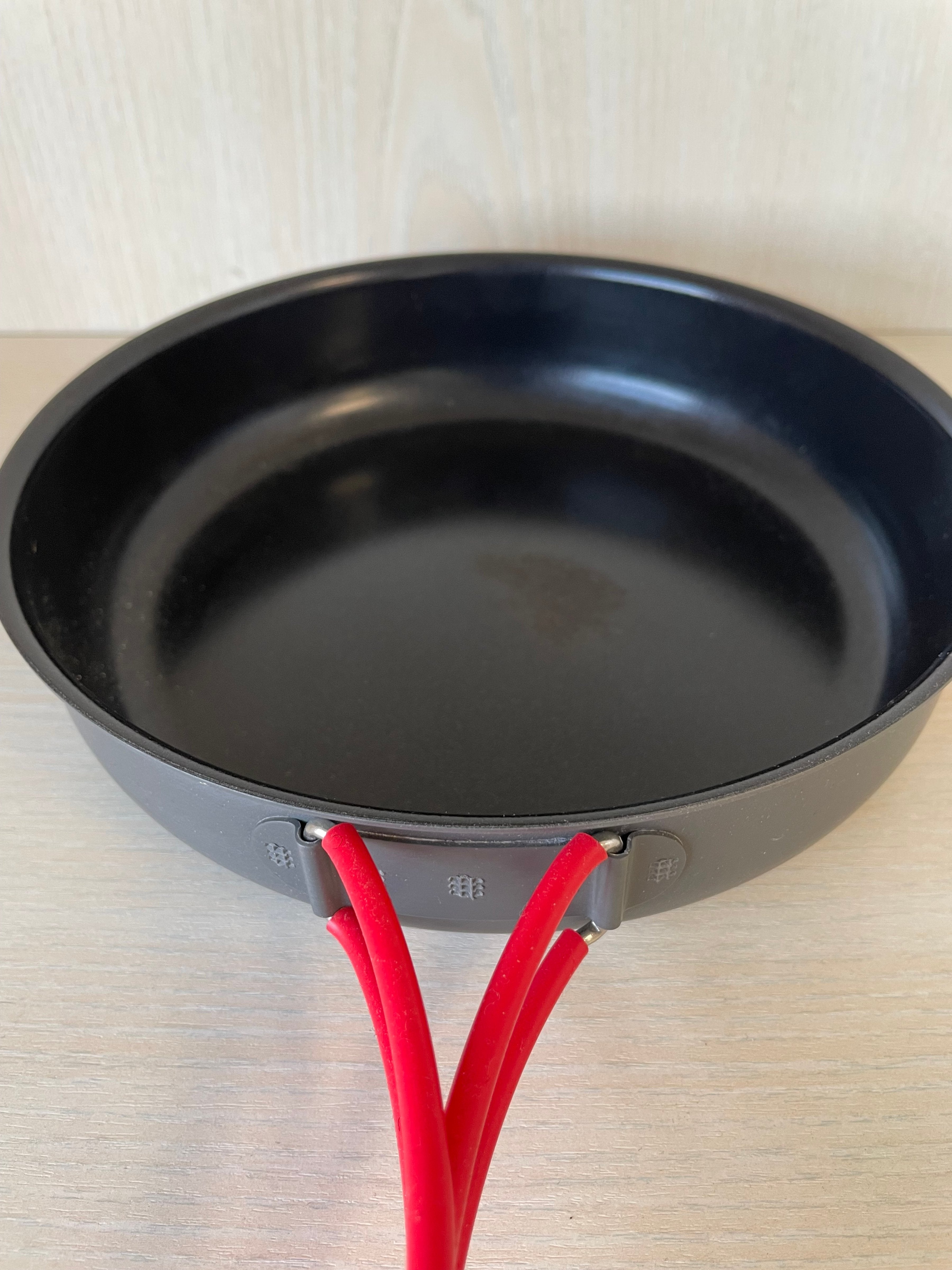 Primus Campfire Pfanne 21 cm – klappbare rote Griffe + Netzbeutel