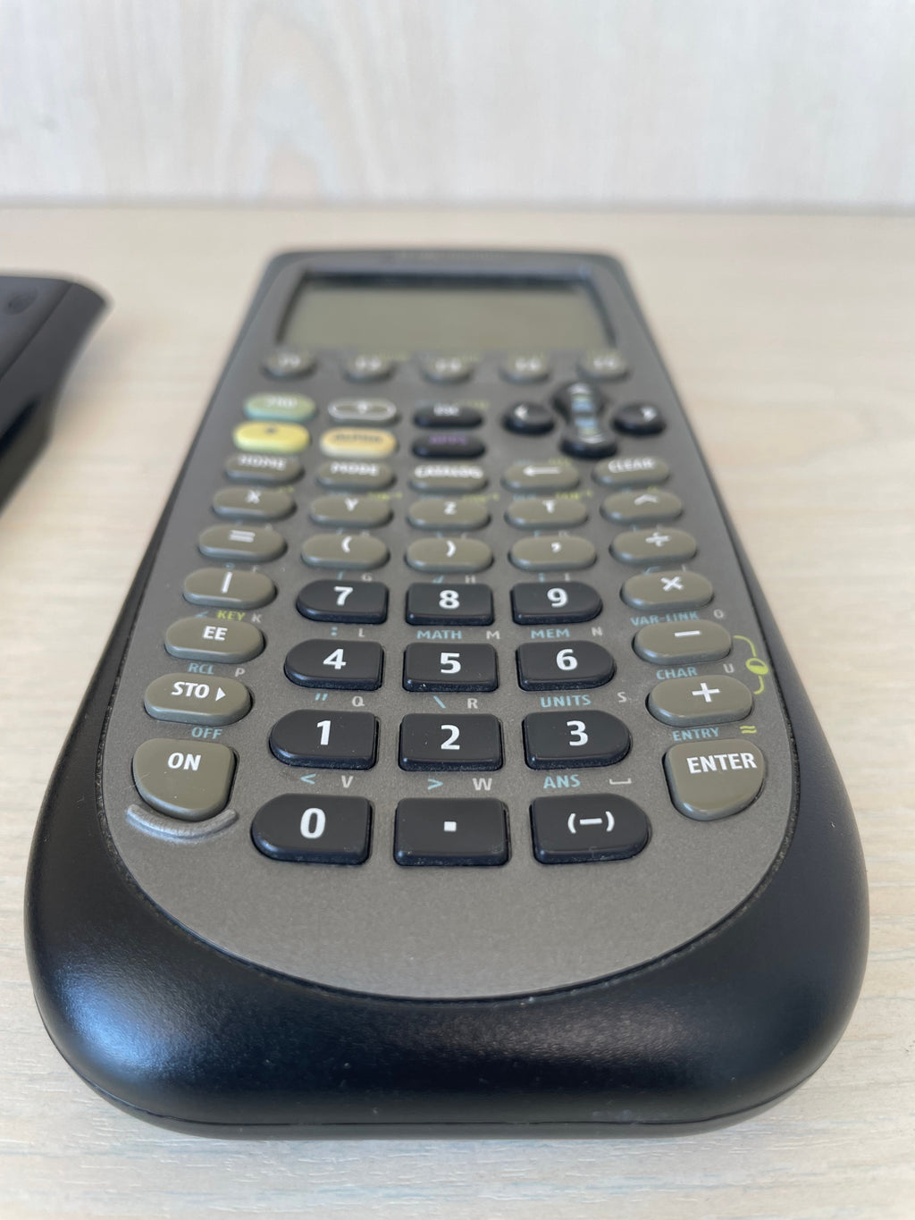 Texas Instruments TI-89 Titanium Grafikrechner, Schwarz/Grau, Gebraucht