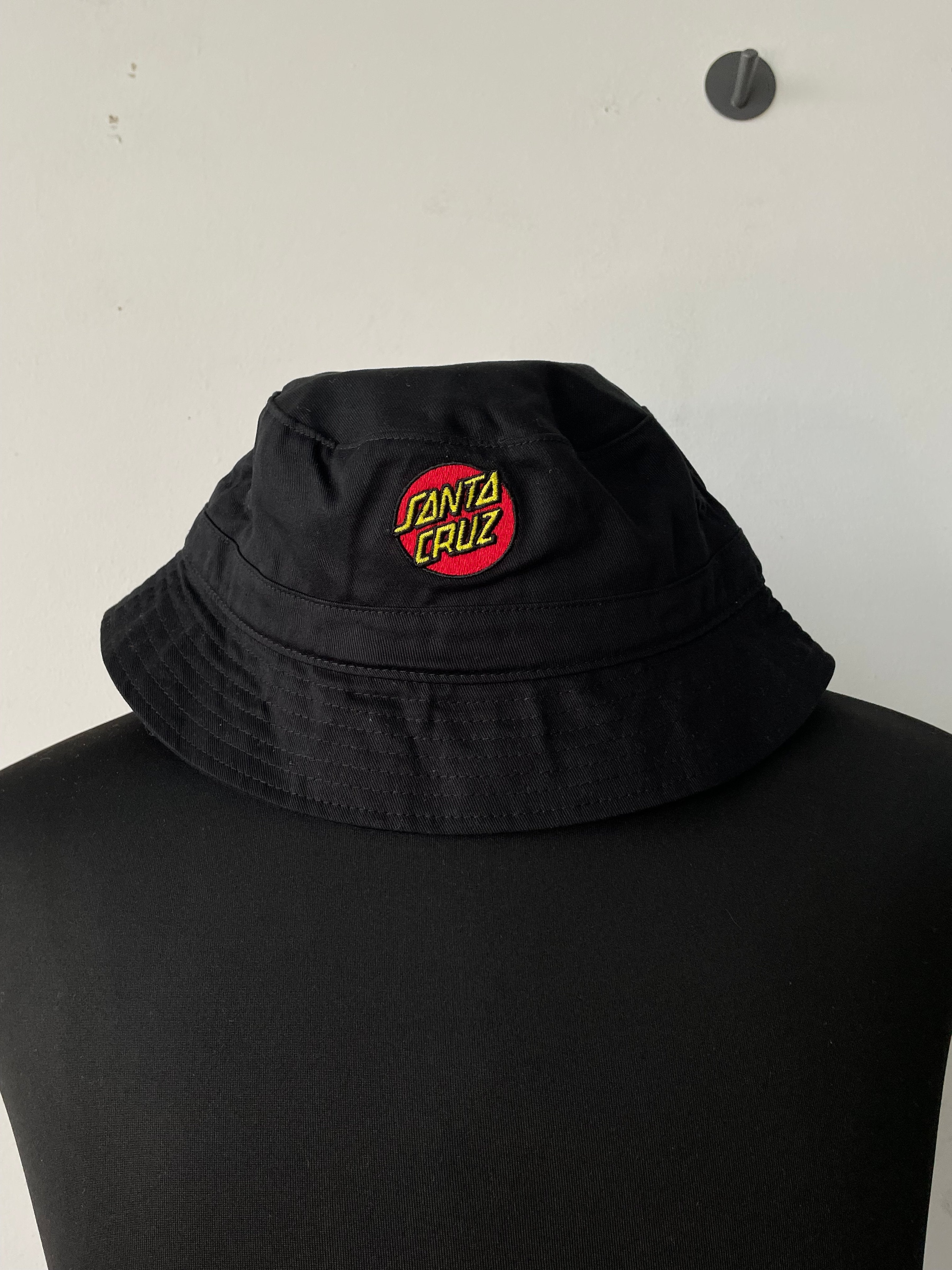 Santa Cruz “Classic Dot” Bucket Hat – Black, One Size, Like New