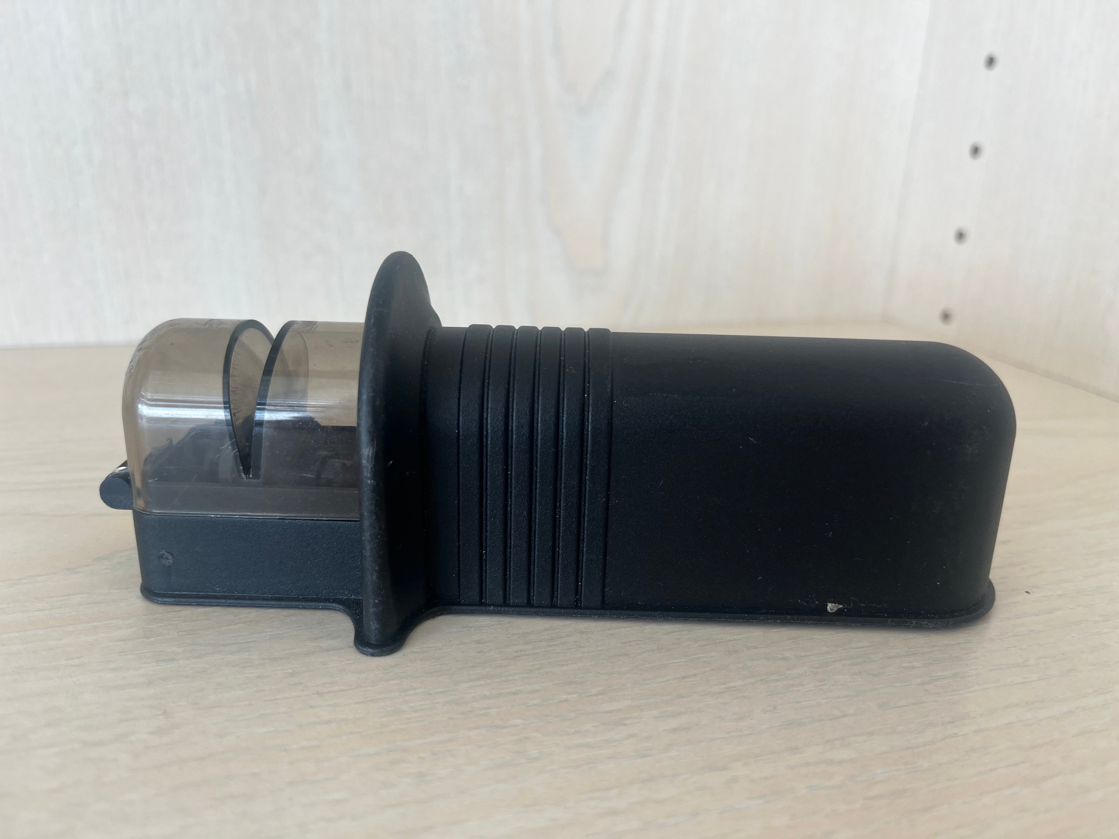 Fiskars Roll-Sharp Messerschärfer – manuell, Keramik, Schwarz, guter Zustand