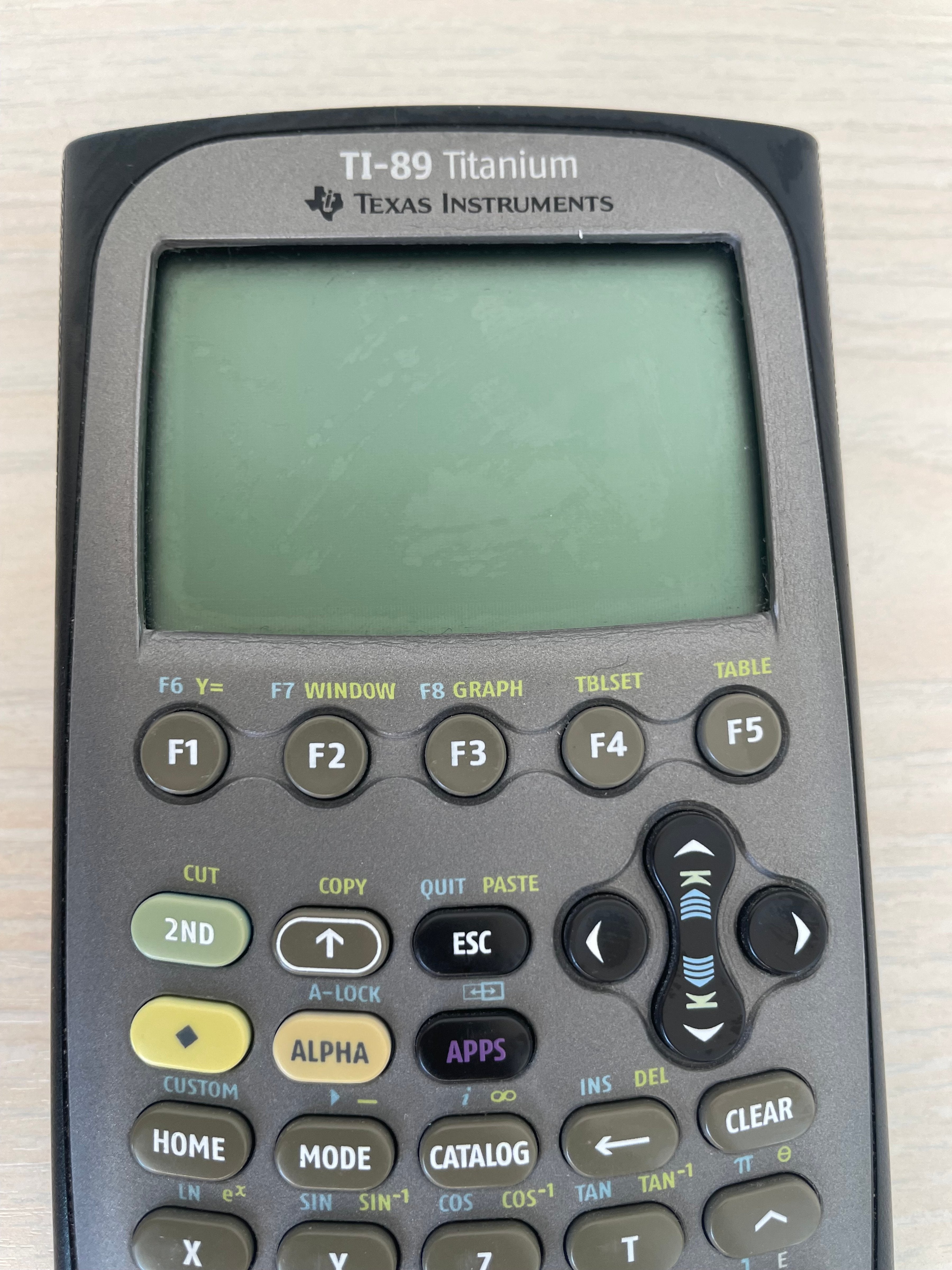 Texas Instruments TI-89 Titanium Grafikrechner, Schwarz/Grau, Gebraucht