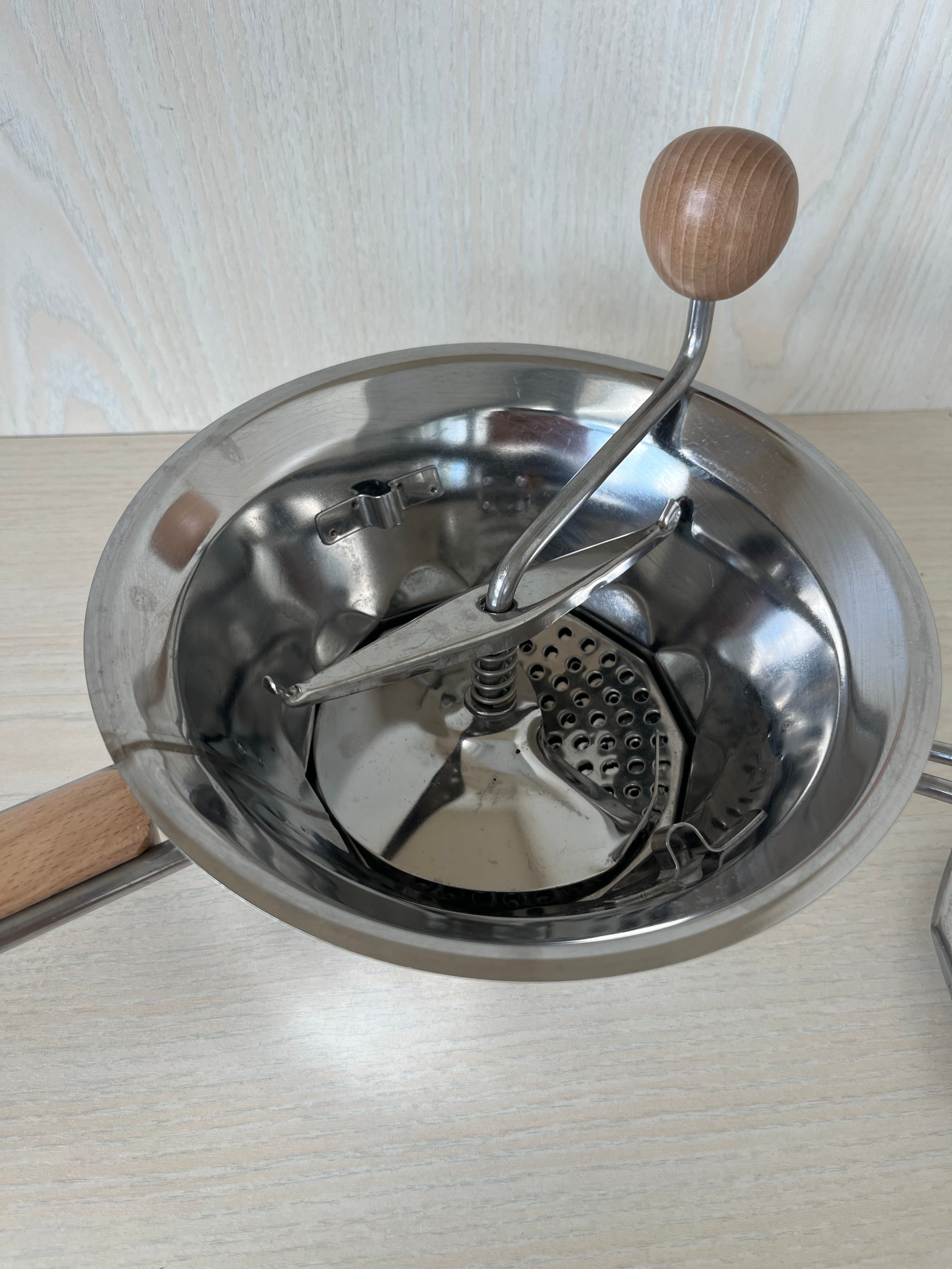 GEFU Flotte Lotte 24200 Lebensmittelmühle Edelstahl Mittel Zustand: Gut