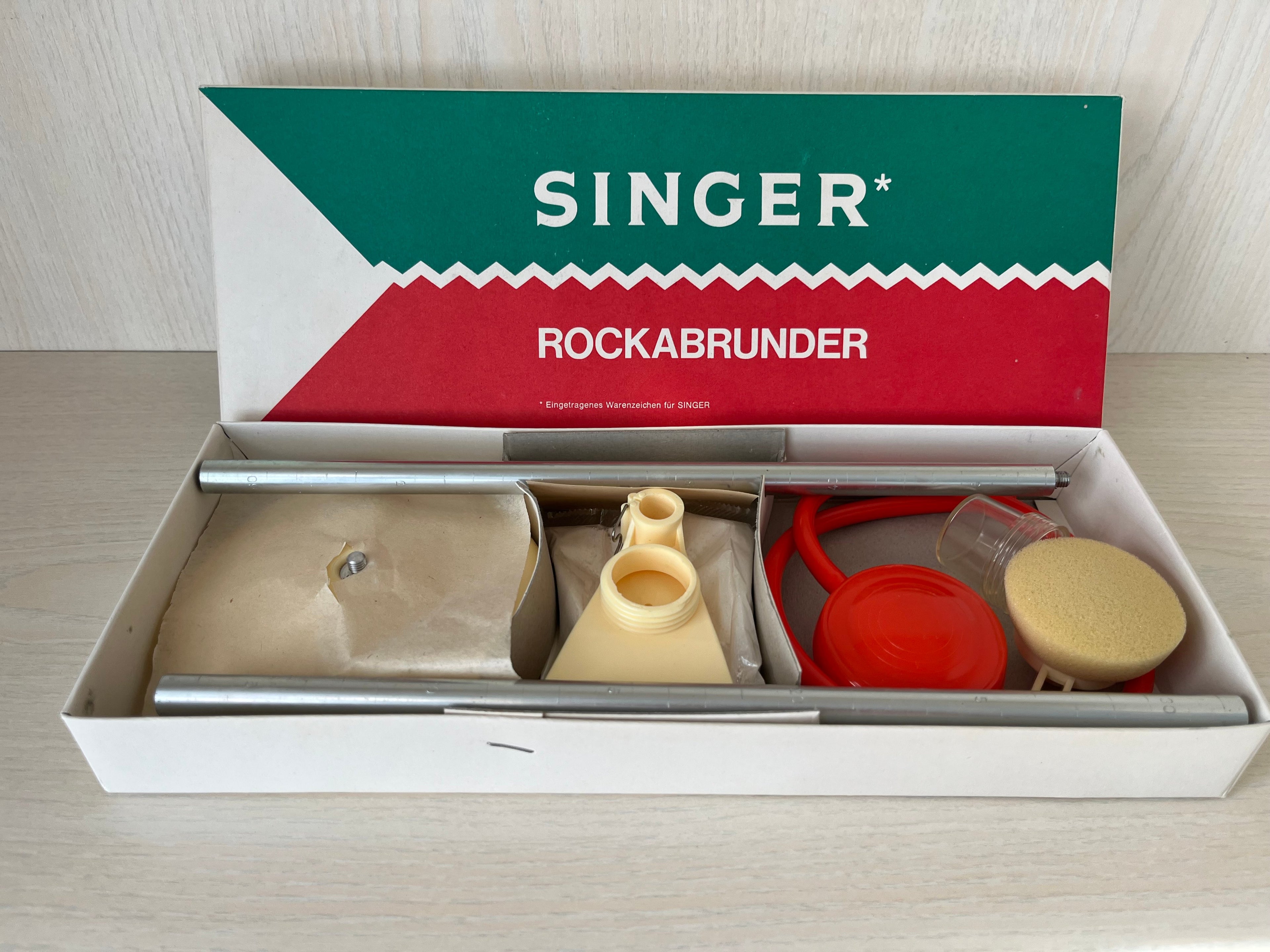 Singer Rockabrunder Hemming Tool, Multicolor, Compact, Very Good Condition