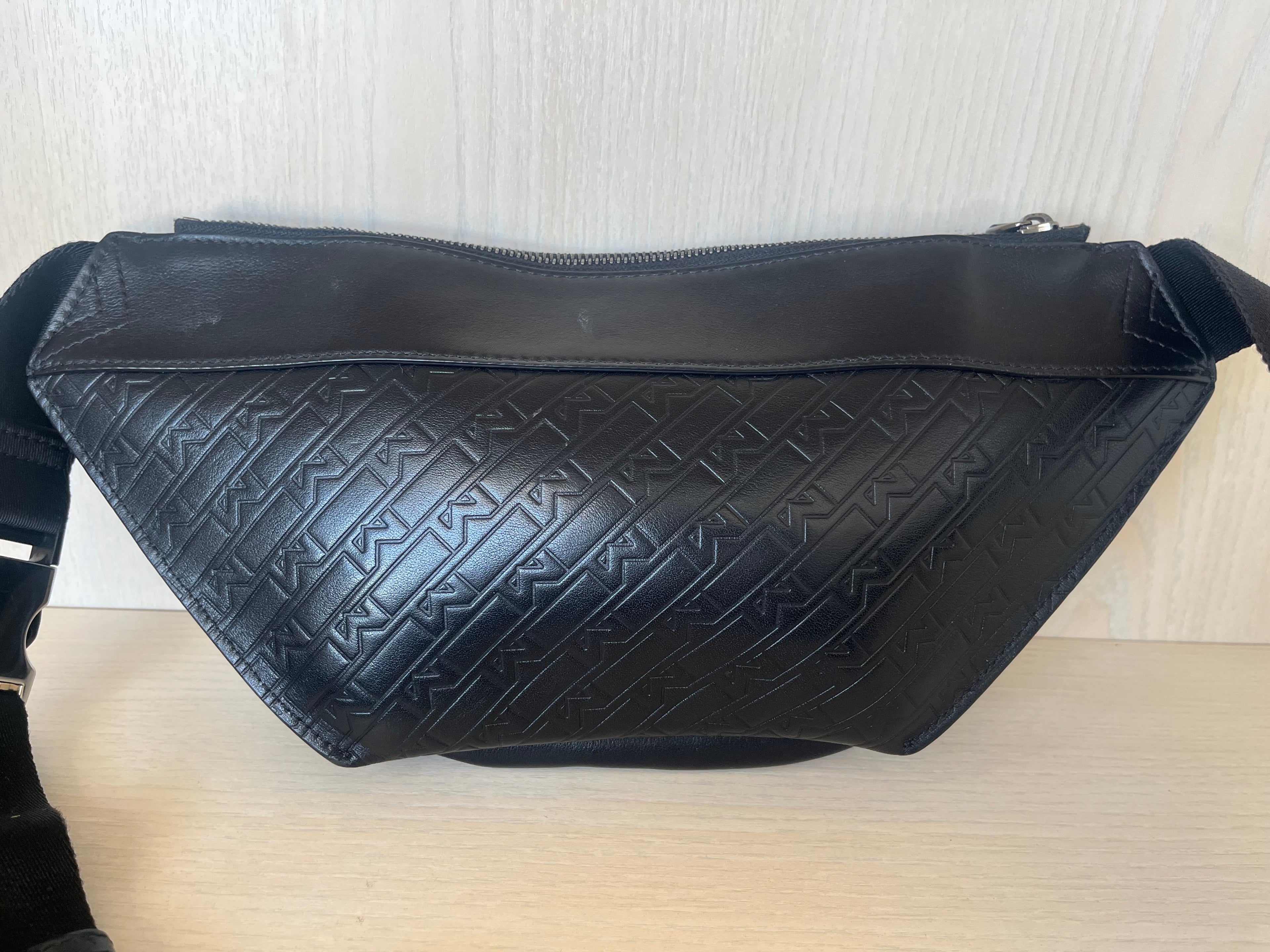 Montblanc M_Gram 4810 Leder Body Bag, 30x18cm, guter Zustand