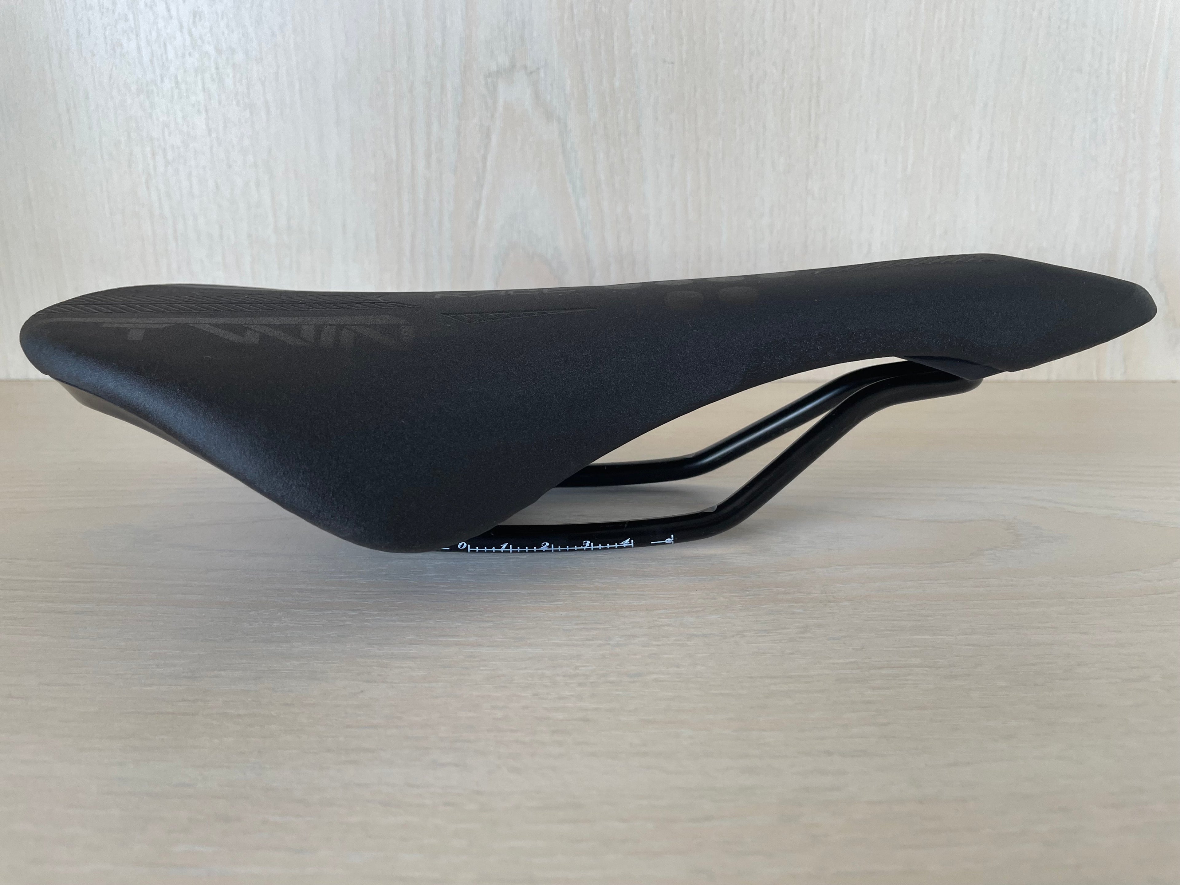Schwarzer Selle Italia Turbo Bullitt Sattel – Chevron & Punktmuster – Sehr Gut