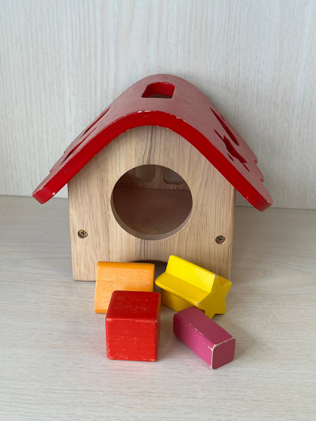 Goki Holzform-Steckhaus – Komplettset, Rot/Natur, Zustand: Gut