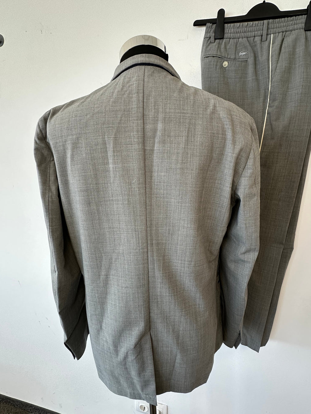 Lacoste 2-piece Suit (EU 50) - Grey Regular Fit Blazer + Trousers, Like New