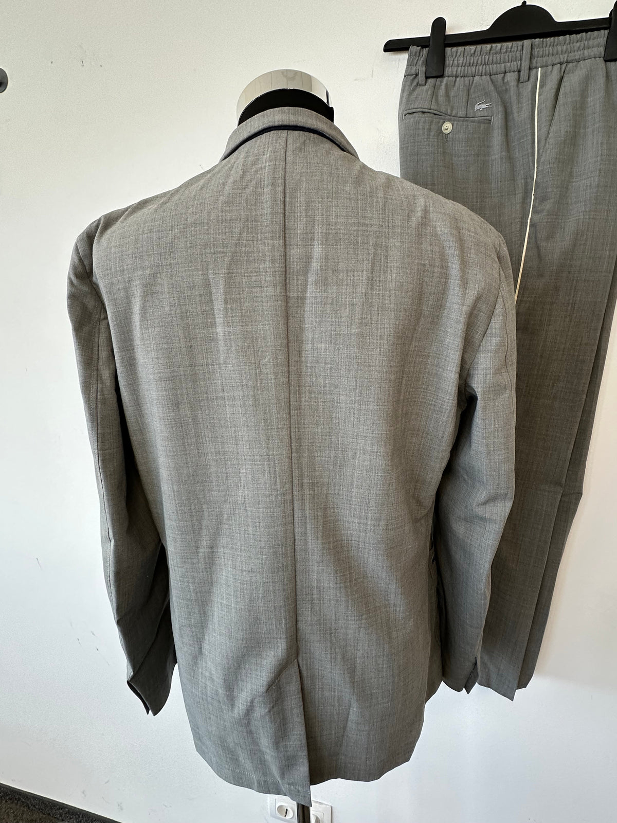 Lacoste 2-piece Suit (EU 50) - Grey Regular Fit Blazer + Trousers, Like New