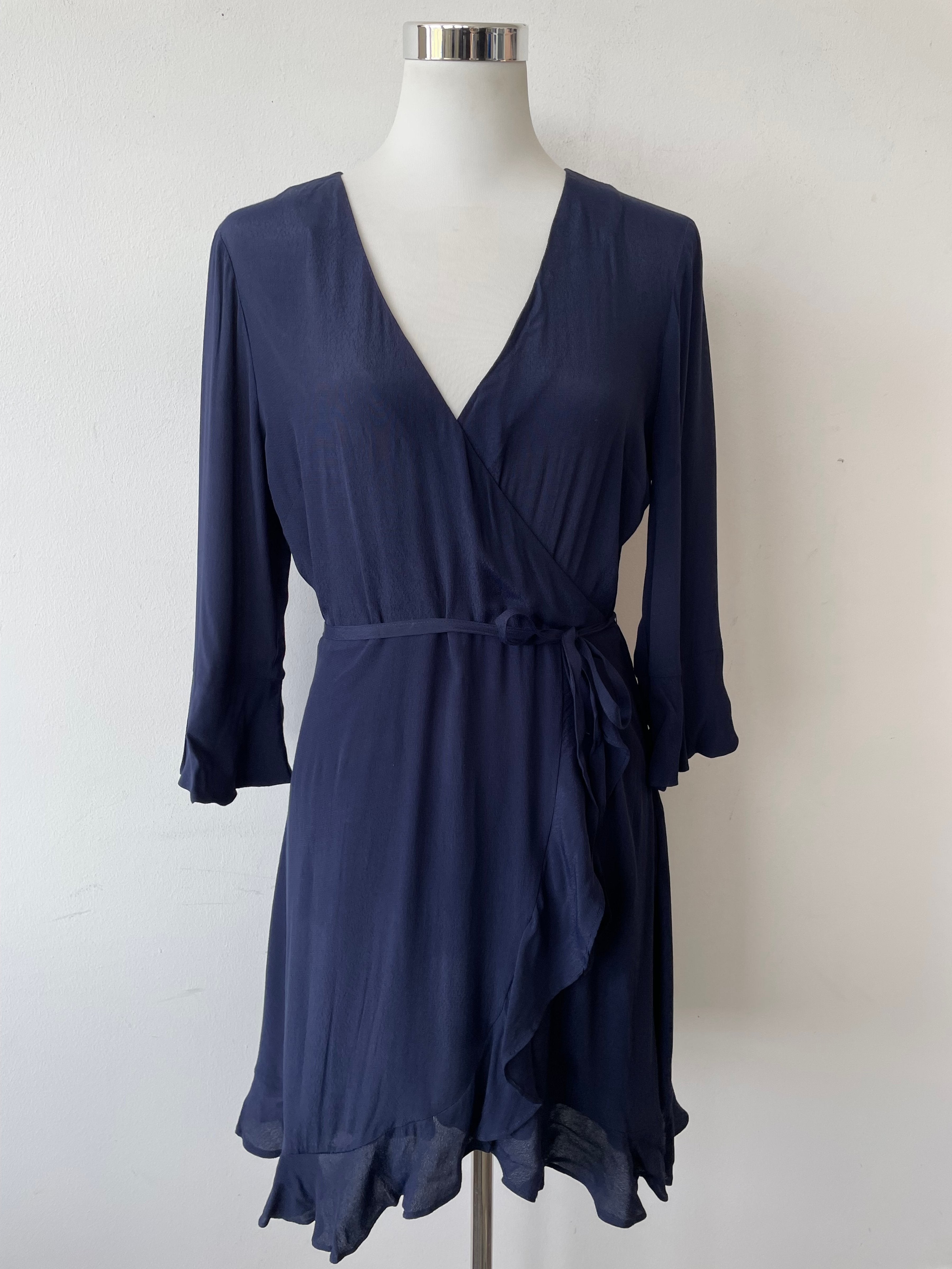 NIKKIE „Ruched Wrap“ Kleid Navy Größe 38 EU / M – Sehr Guter Zustand