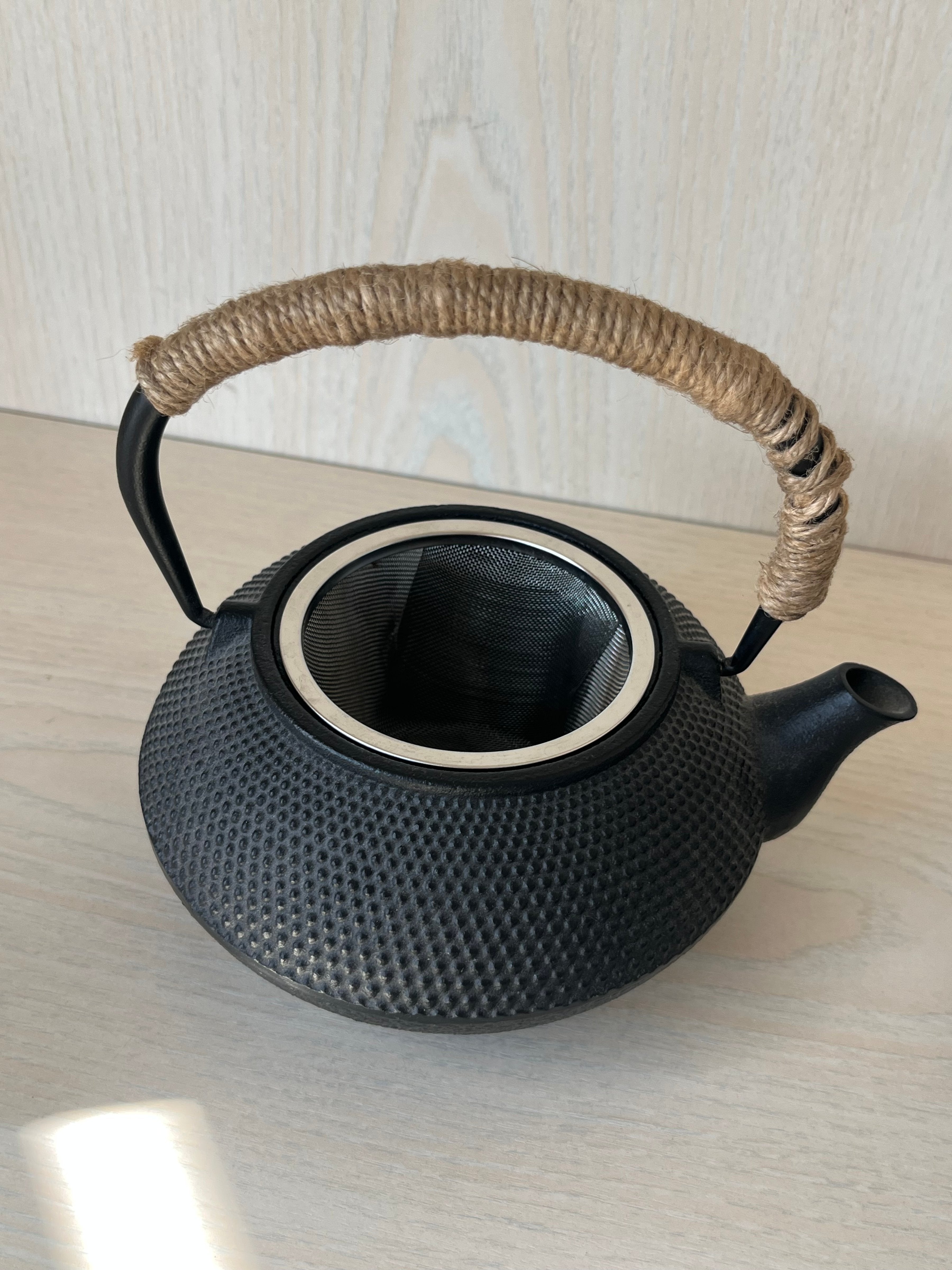 Generic Cast Iron Teapot Japanese Style Black with Strainer & 2 Teacups, Very Good