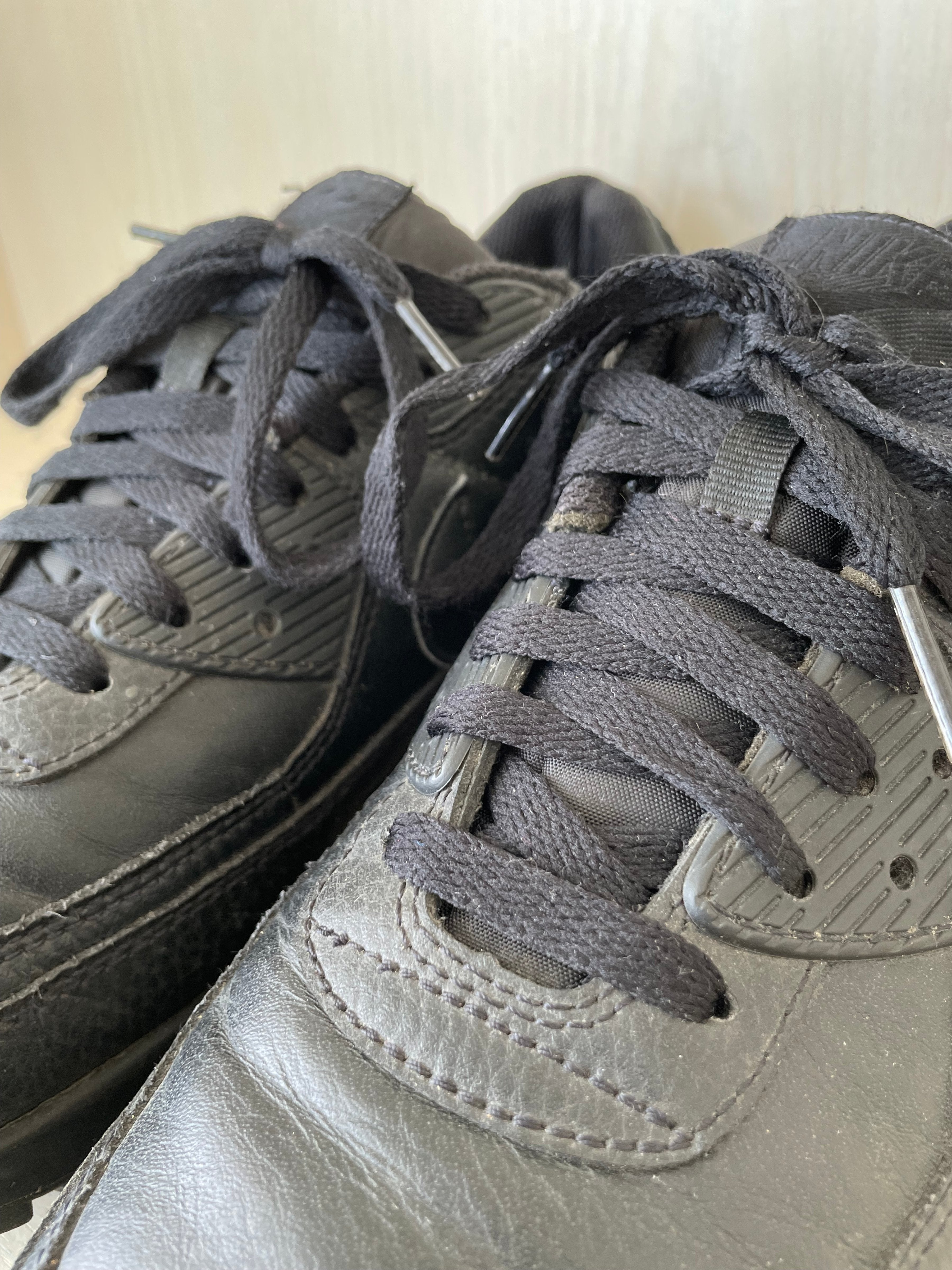 Nike Air Max 90 Sneakers – Triple Black, Zustand: Gebraucht, Kissenschaden