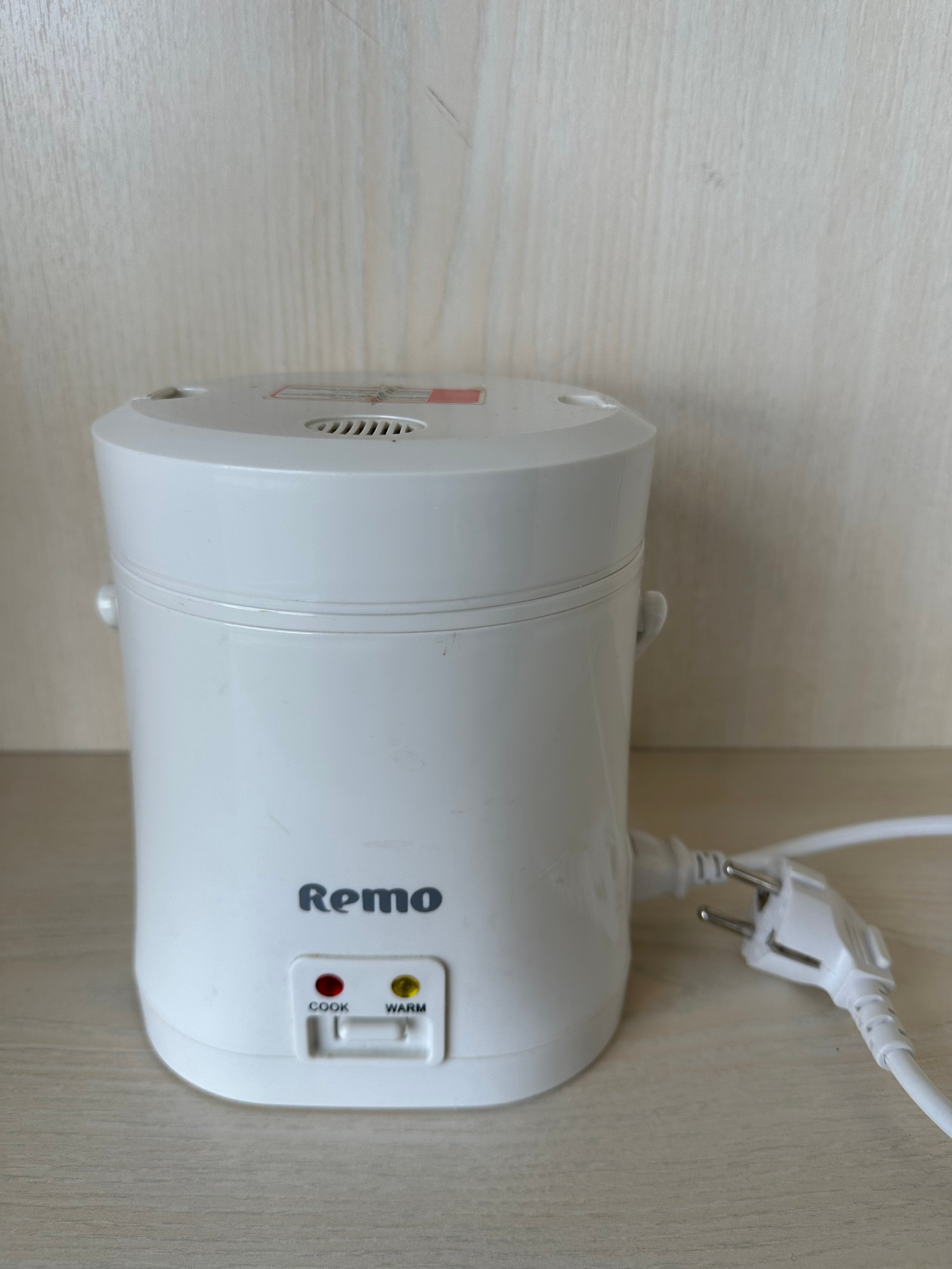 Remo Portable Electric Kettle 6089399 White Compact 0.5L Good Condition