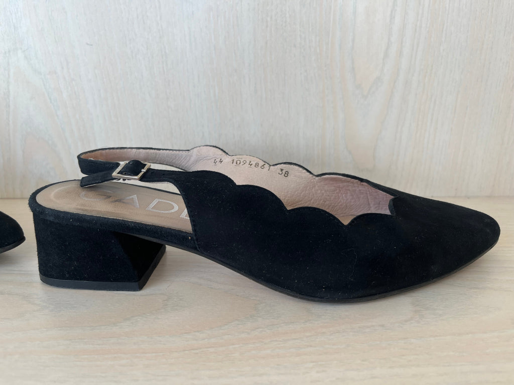 Gadea Black Suede Scalloped Slingback Heels EU 38 - Very Good Condition