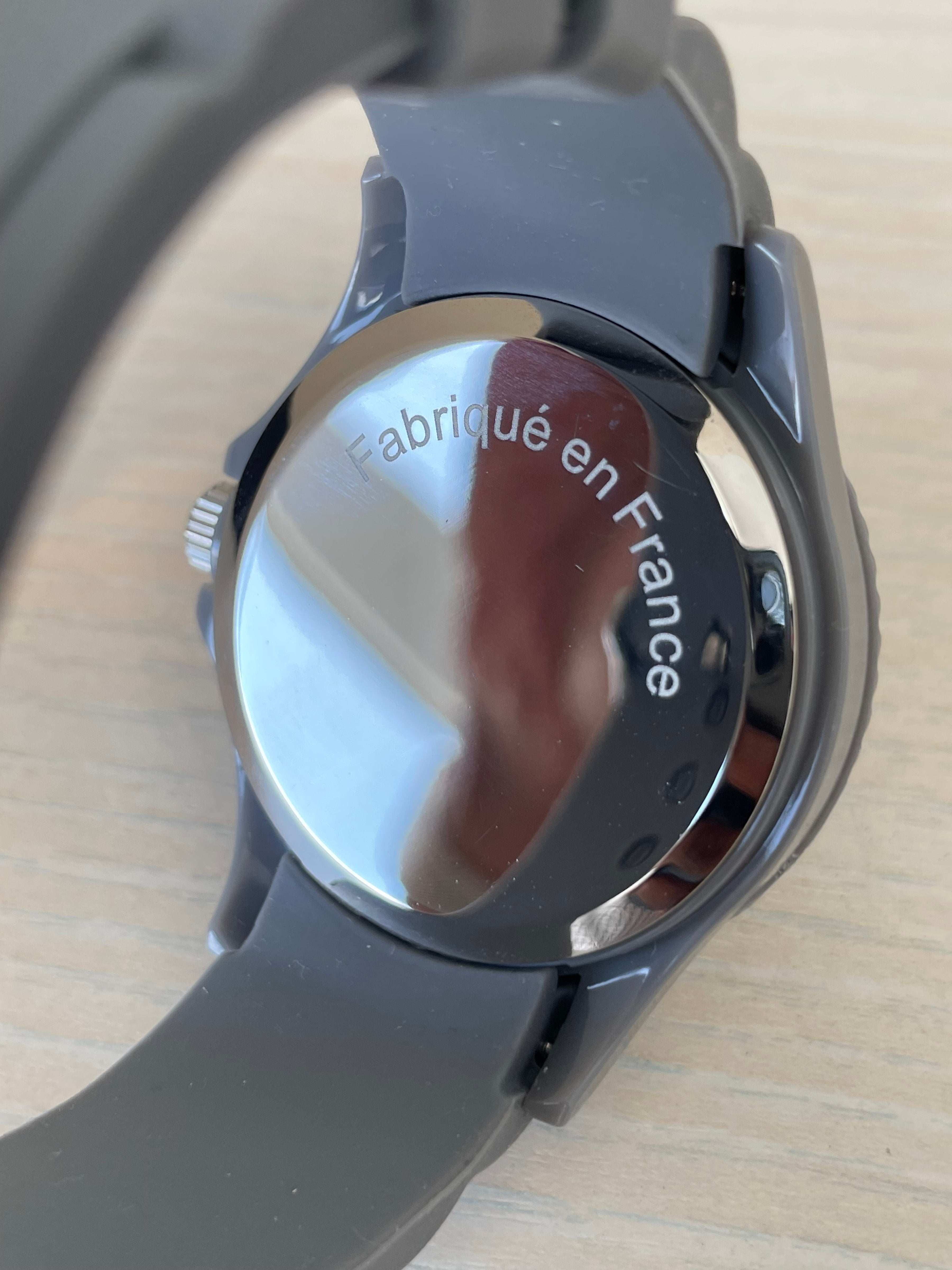 Adee Kaye Herren-Uhr Grau Silikonband Neu