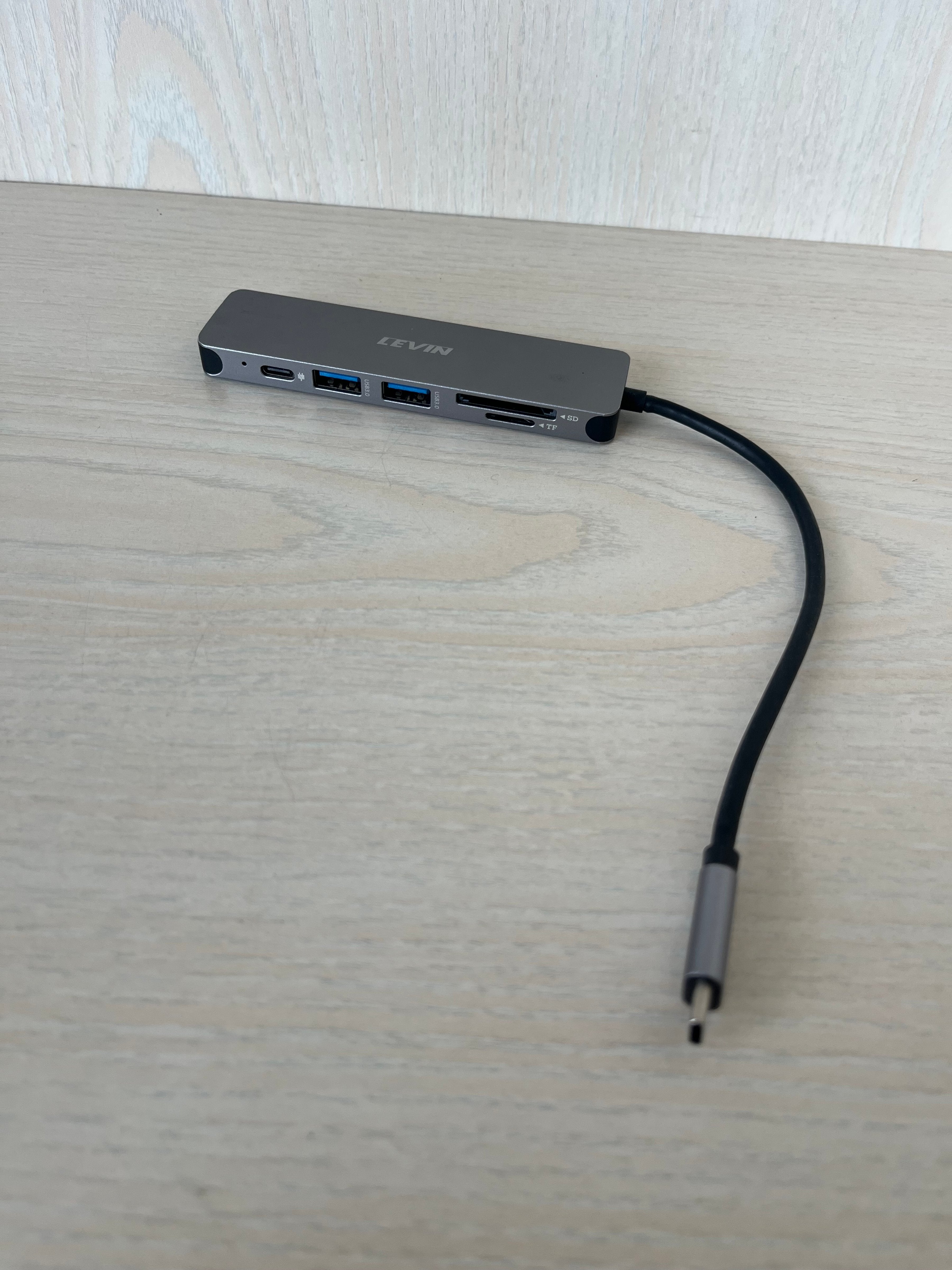 Levin USB-C Hub Pro UCN3286 Silber Kompakt Sehr Gut