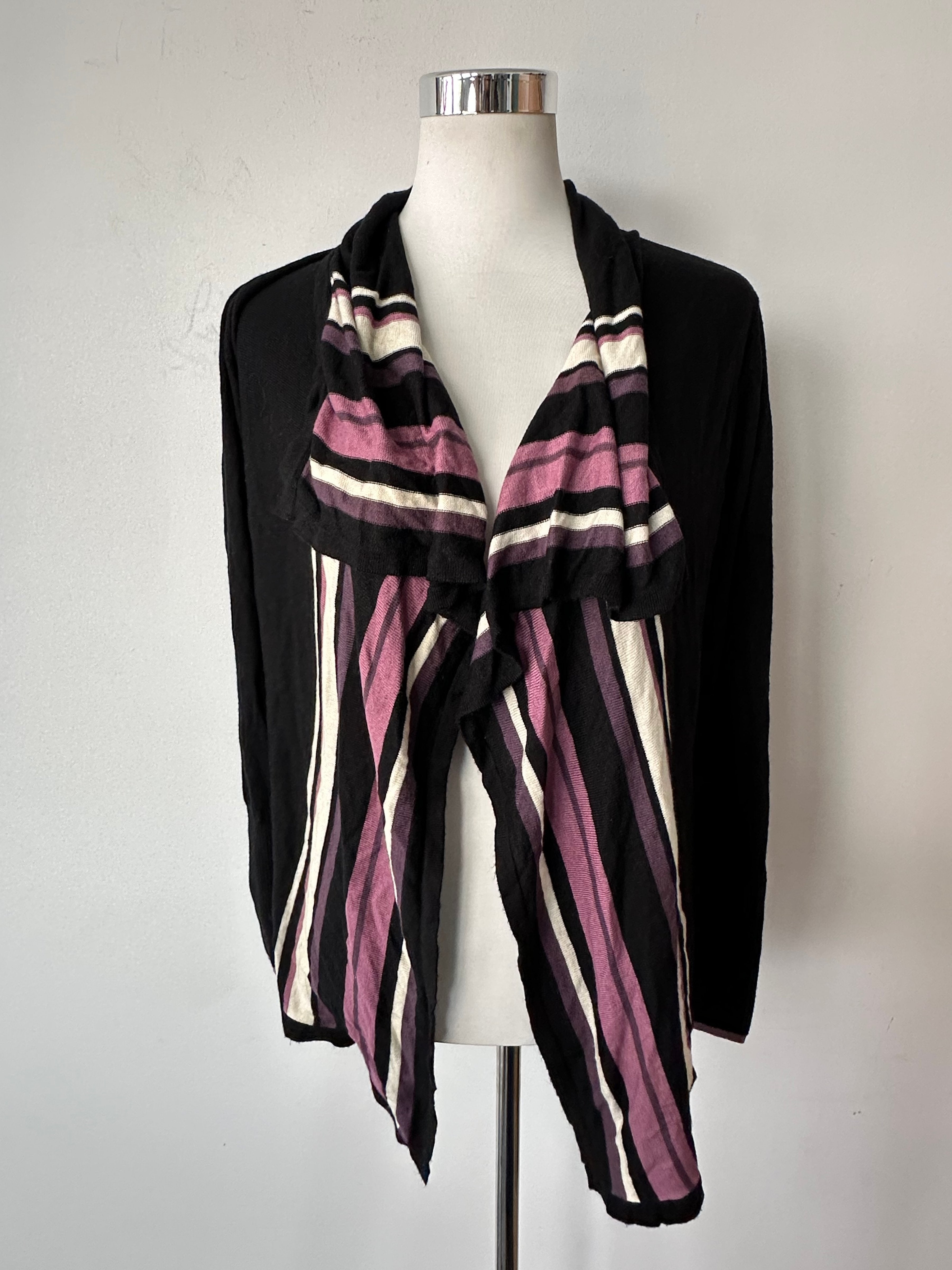 United Colors of Benetton Gestreifte Strickjacke, Schwarz mit Pink, M, Gut