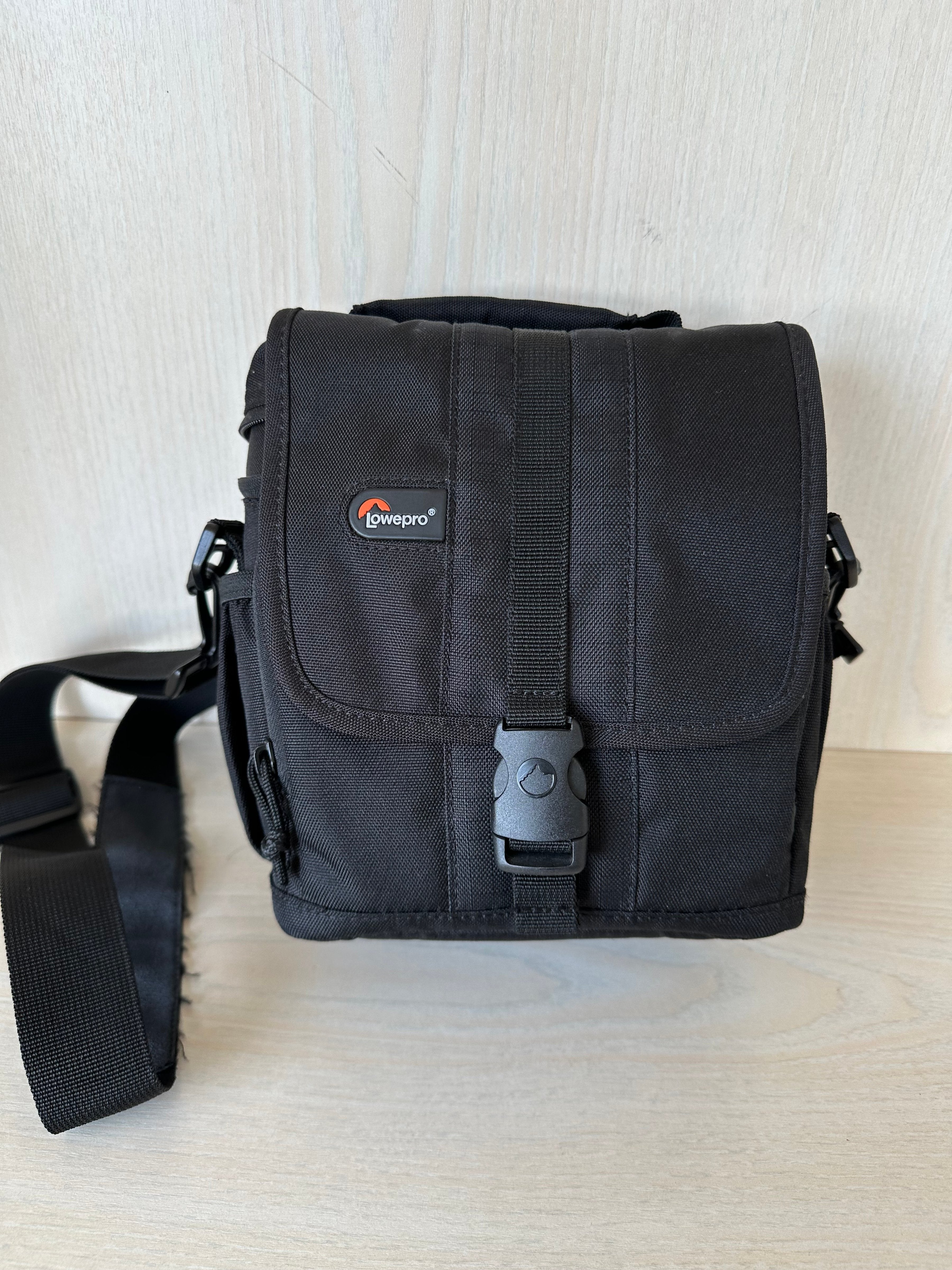 Lowepro Camera Bag Adventura 140 Compact Canvas Very Good Condition
