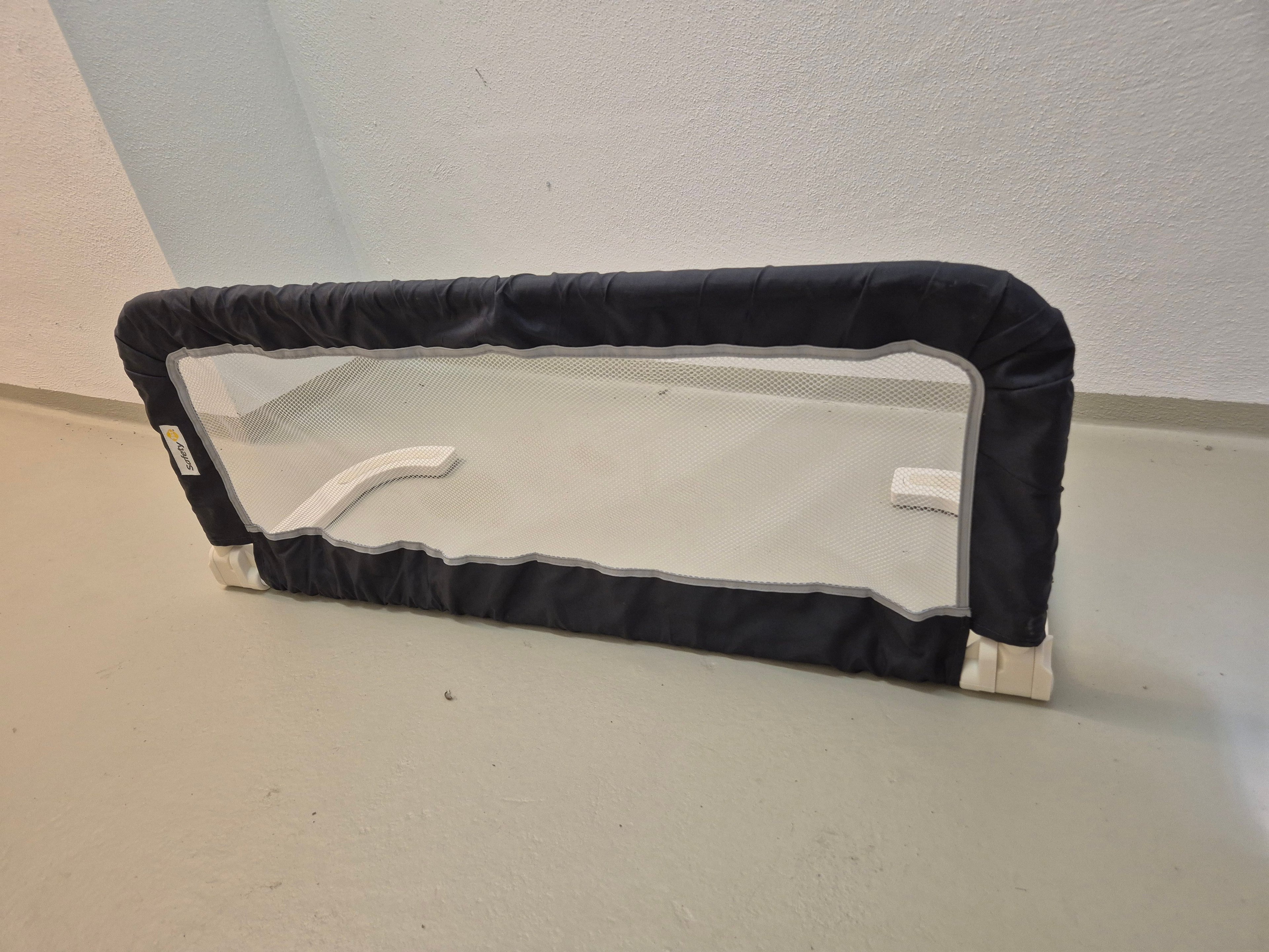 Safety 1st Portable Bedrail, Dark Grey, 71cm, Normal Use, Some Stains