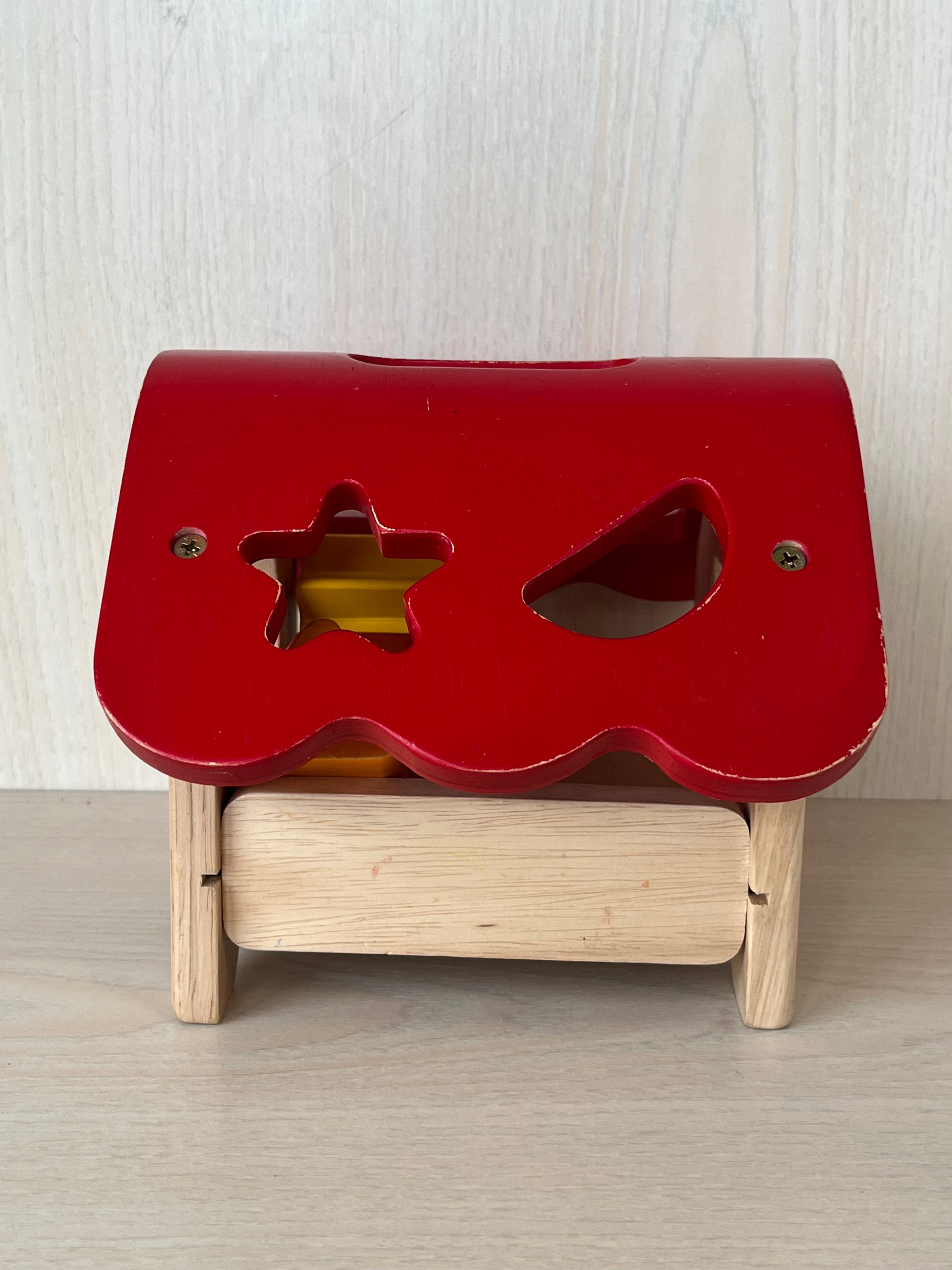 Goki Holzform-Steckhaus – Komplettset, Rot/Natur, Zustand: Gut