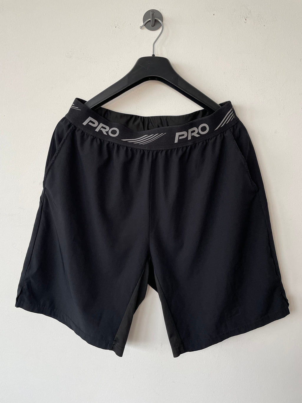 PRO TOUCH Herren-Shorts, Größe L, Schwarz, Reißverschlusstasche, sehr gut