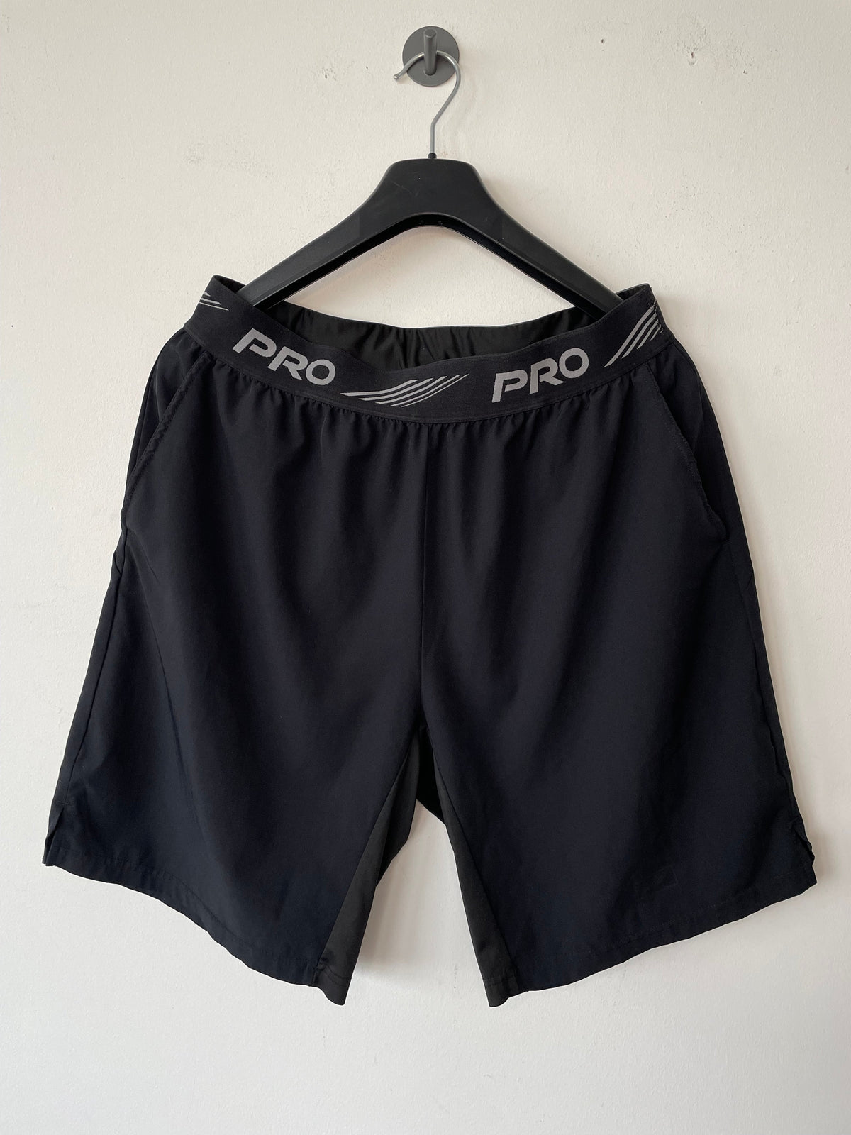 PRO TOUCH Herren-Shorts, Größe L, Schwarz, Reißverschlusstasche, sehr gut
