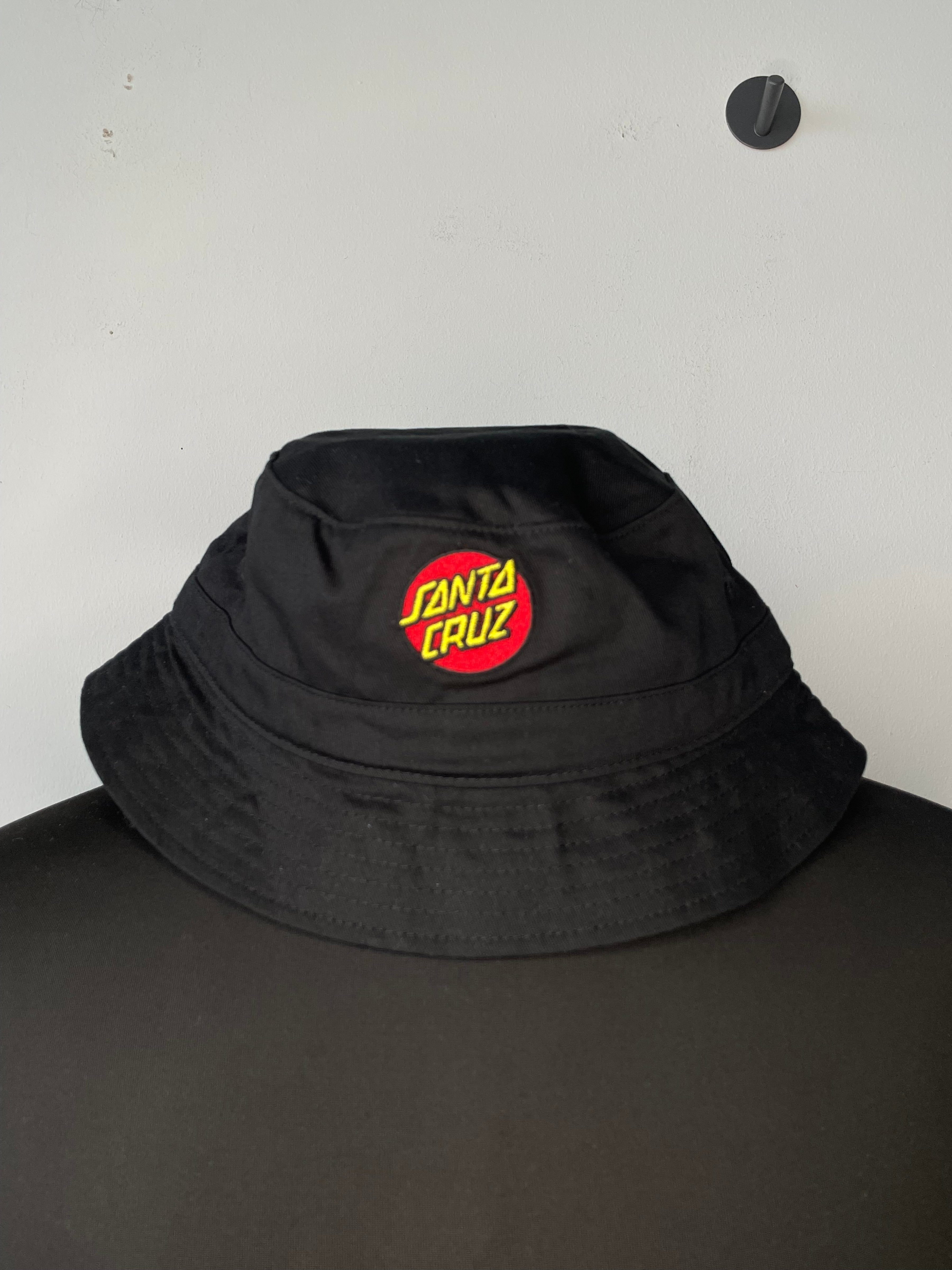 Santa Cruz “Classic Dot” Bucket Hat – Black, One Size, Like New
