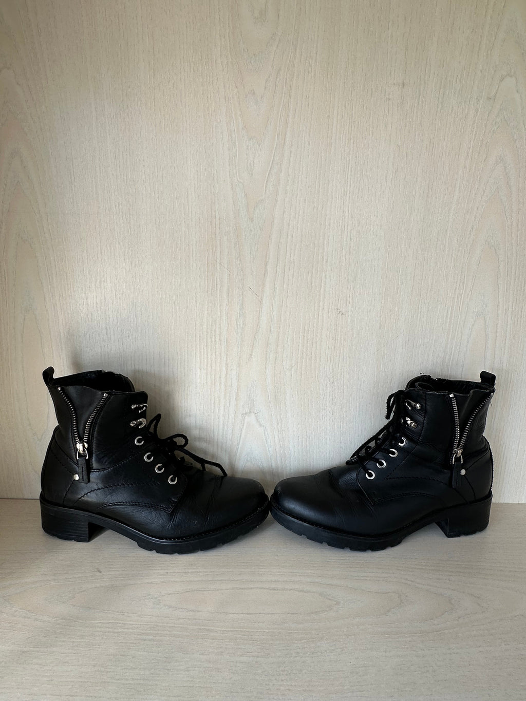 Mango Lace Up Motorradstiefel Schwarz Leder Gr. 38, guter Zustand