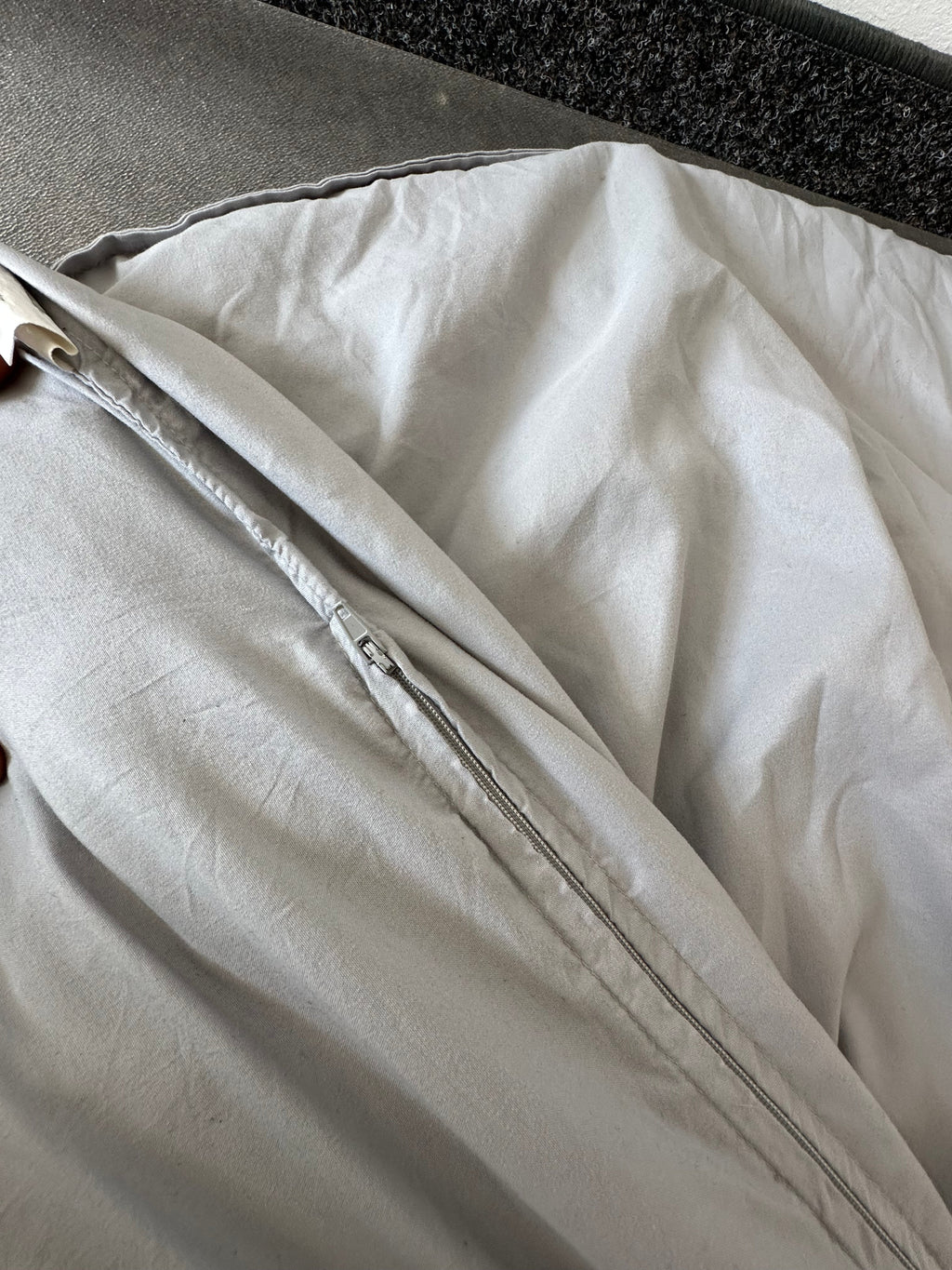 SCM Gewichtete Decke 100% Polyester, 170x100 cm, Hellgrau, Zustand: Gut