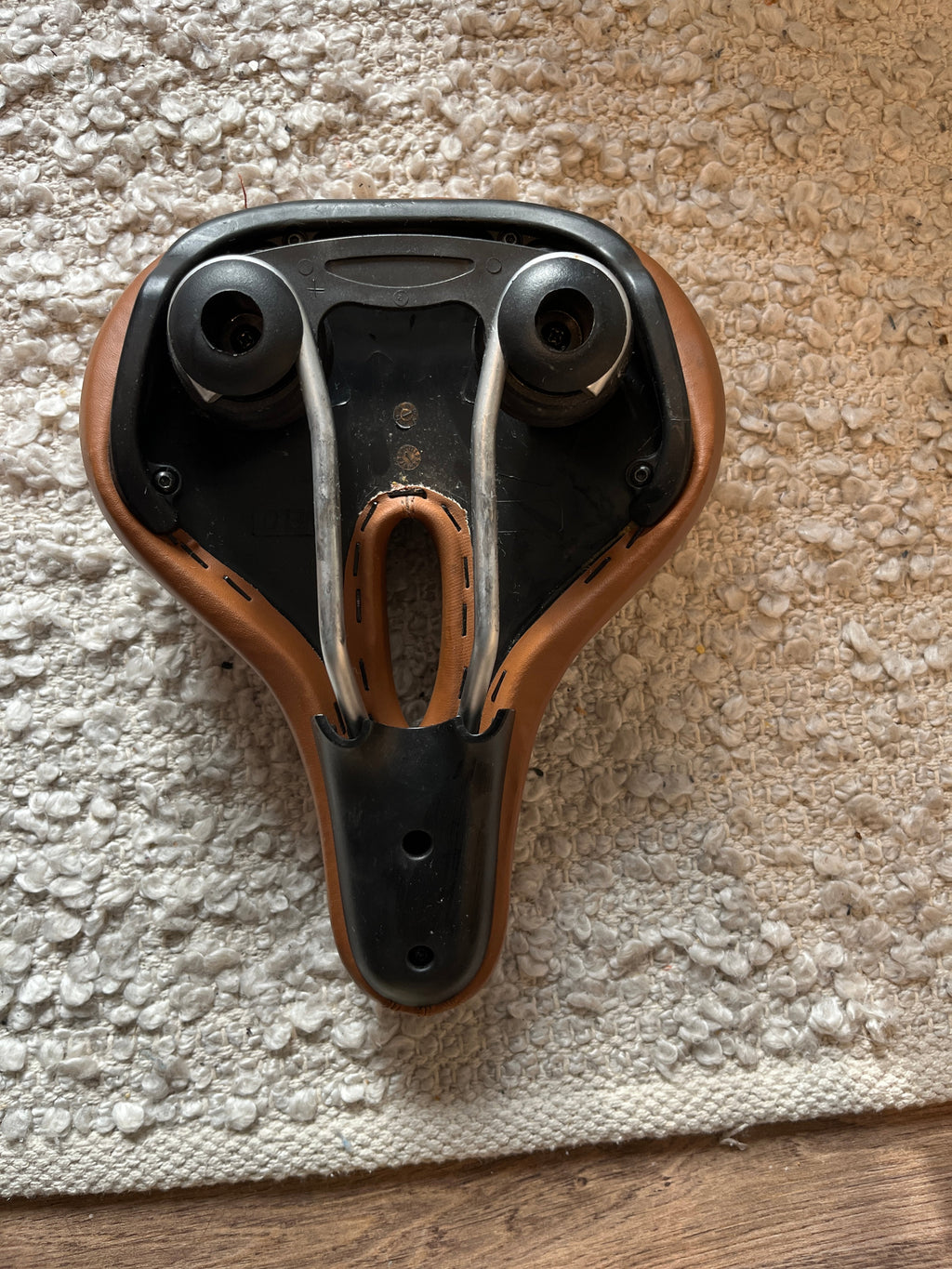 P&P Luftikus 508 Komfort Fahrradsattel – braun, druckentlastend, VGC
