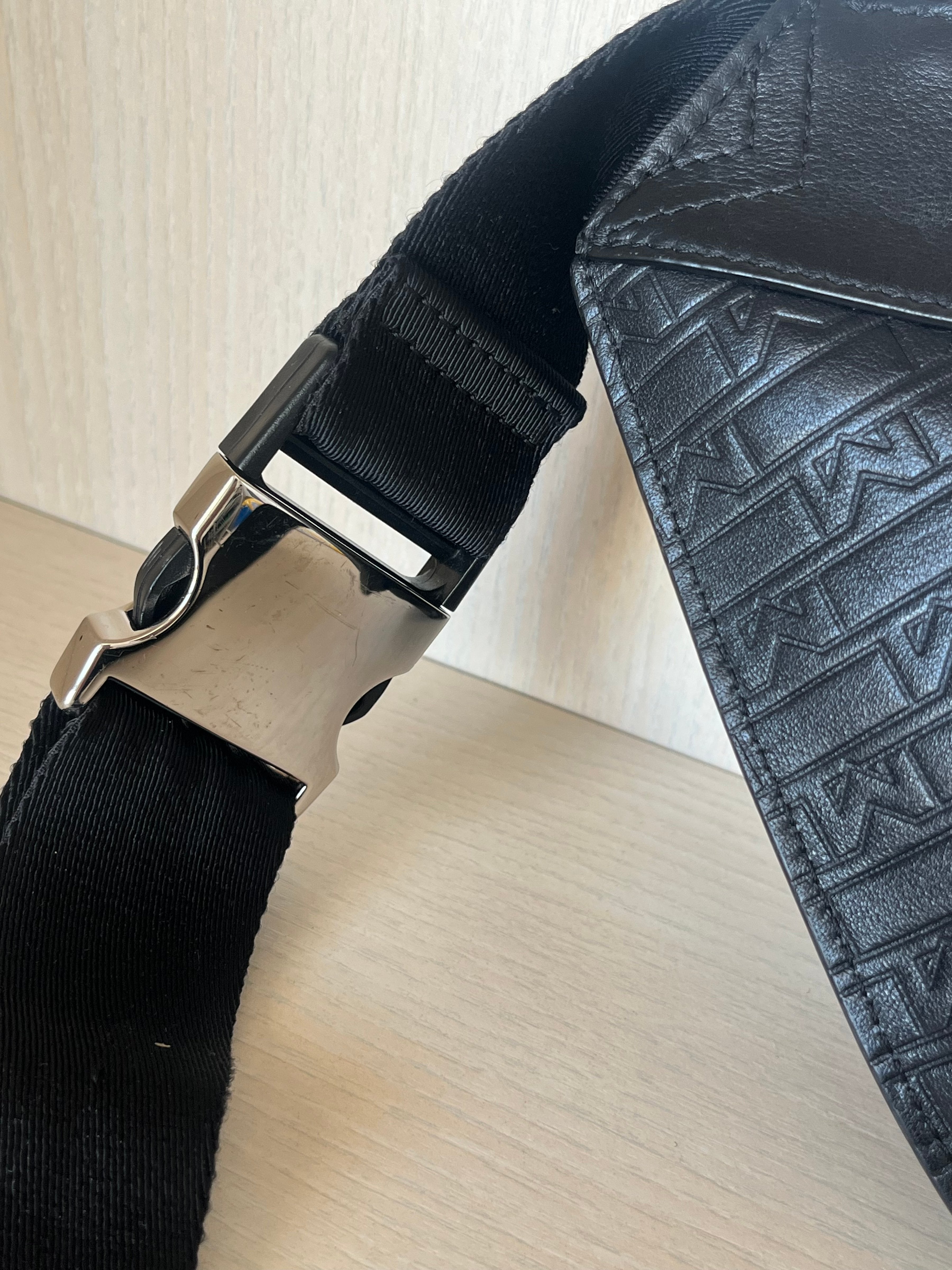 Montblanc M_Gram 4810 Leder Body Bag, 30x18cm, guter Zustand