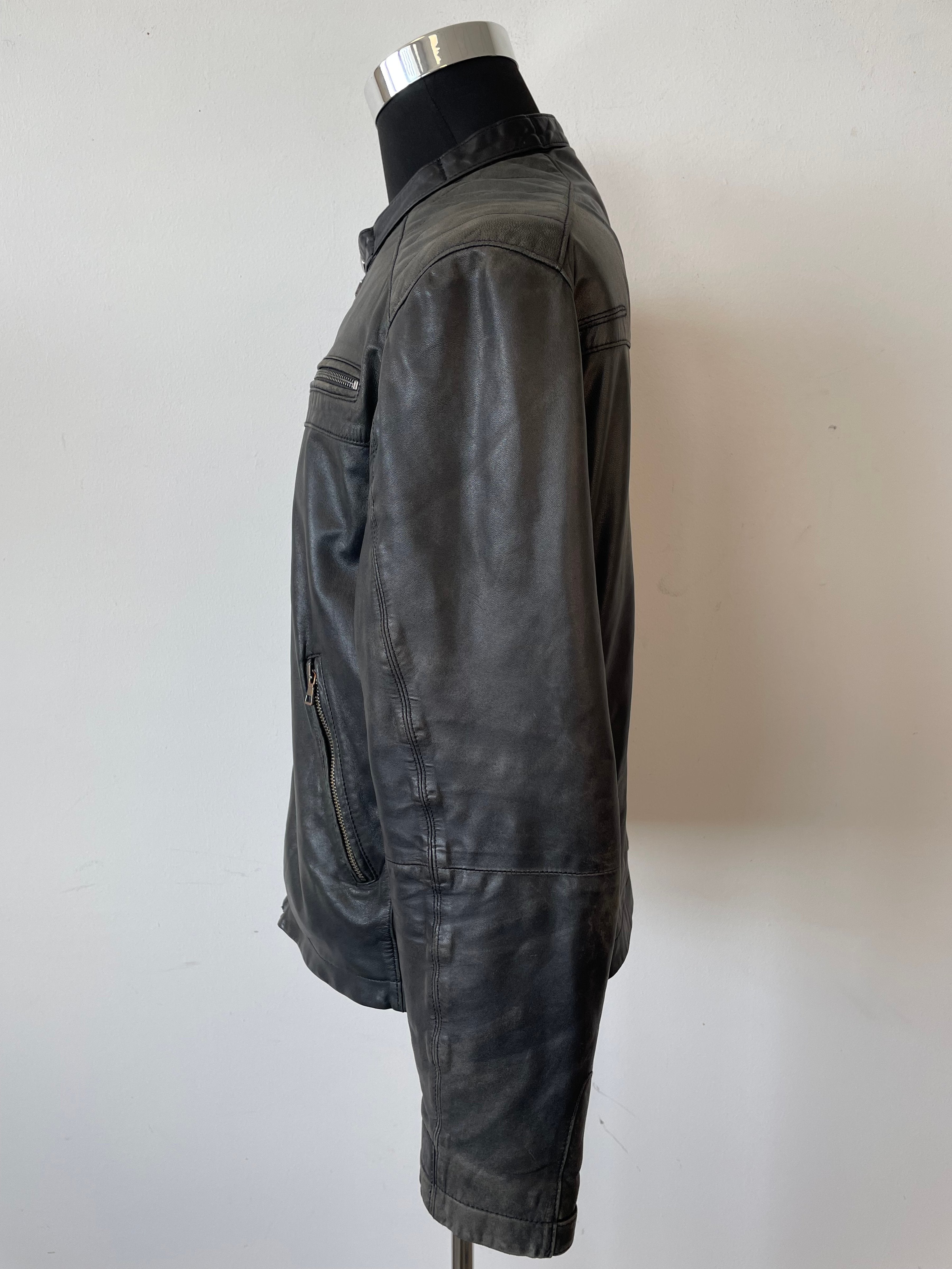 Unbekannte Leder Bikerjacke Schwarz M, Zustand: Stark gebraucht