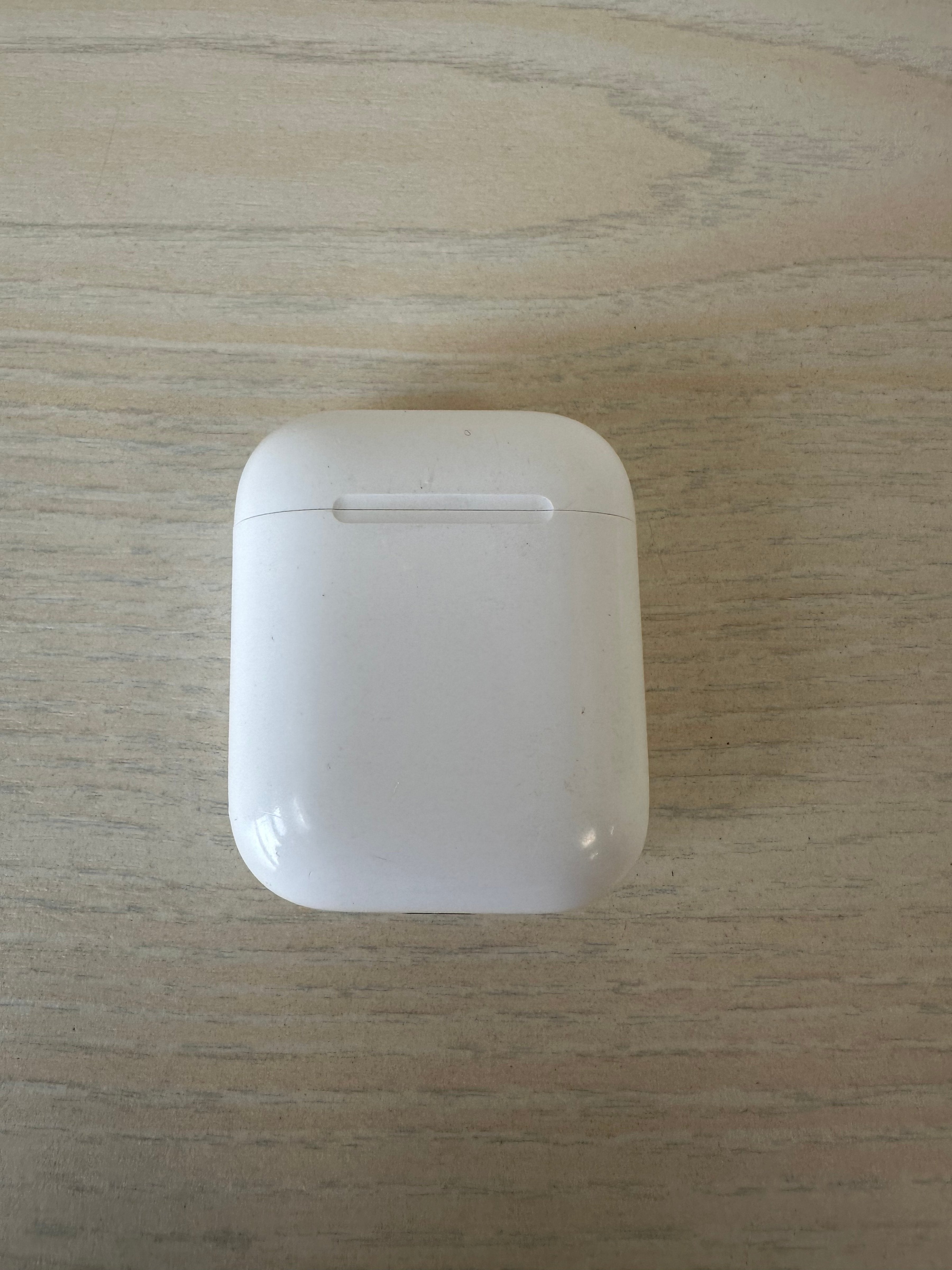 Apple AirPods (1st/2nd Gen) A1602 with Charging Case White – Normal Use