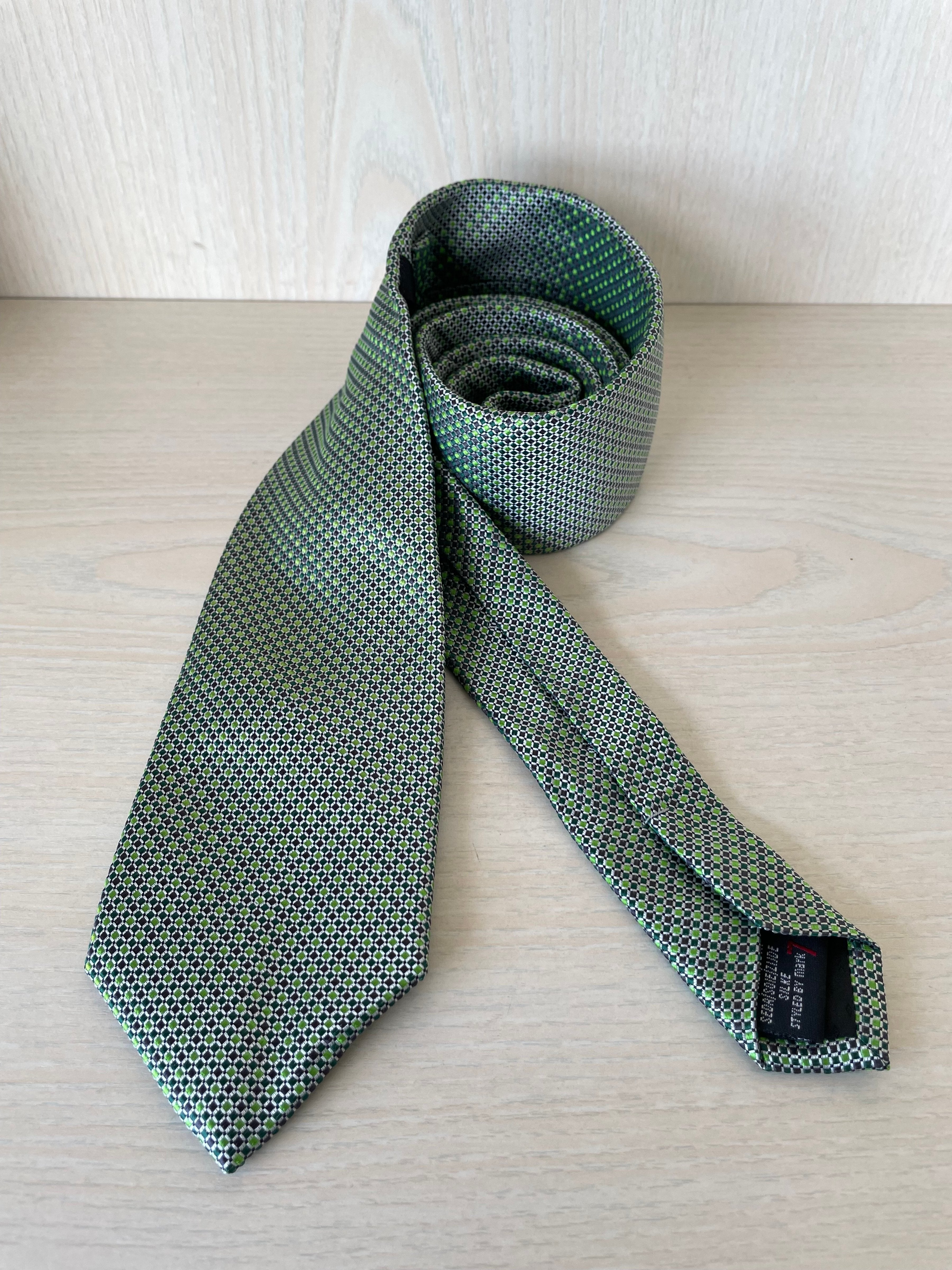 Peter Dahl Men's Green Silk Tie - Very Good Condition