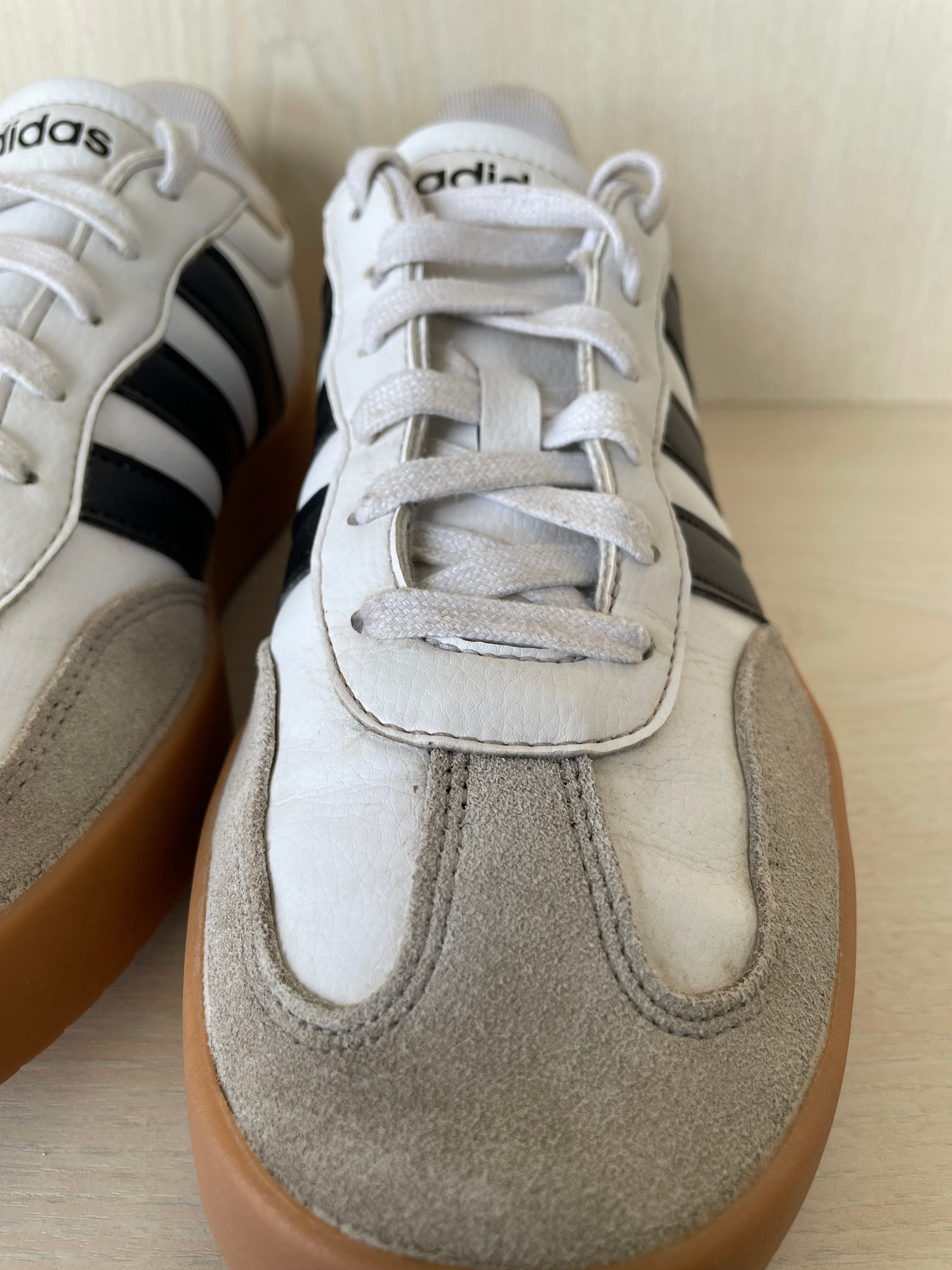Adidas Barreda Weiß/Schwarz EU 42 Sneaker – Sehr guter Zustand