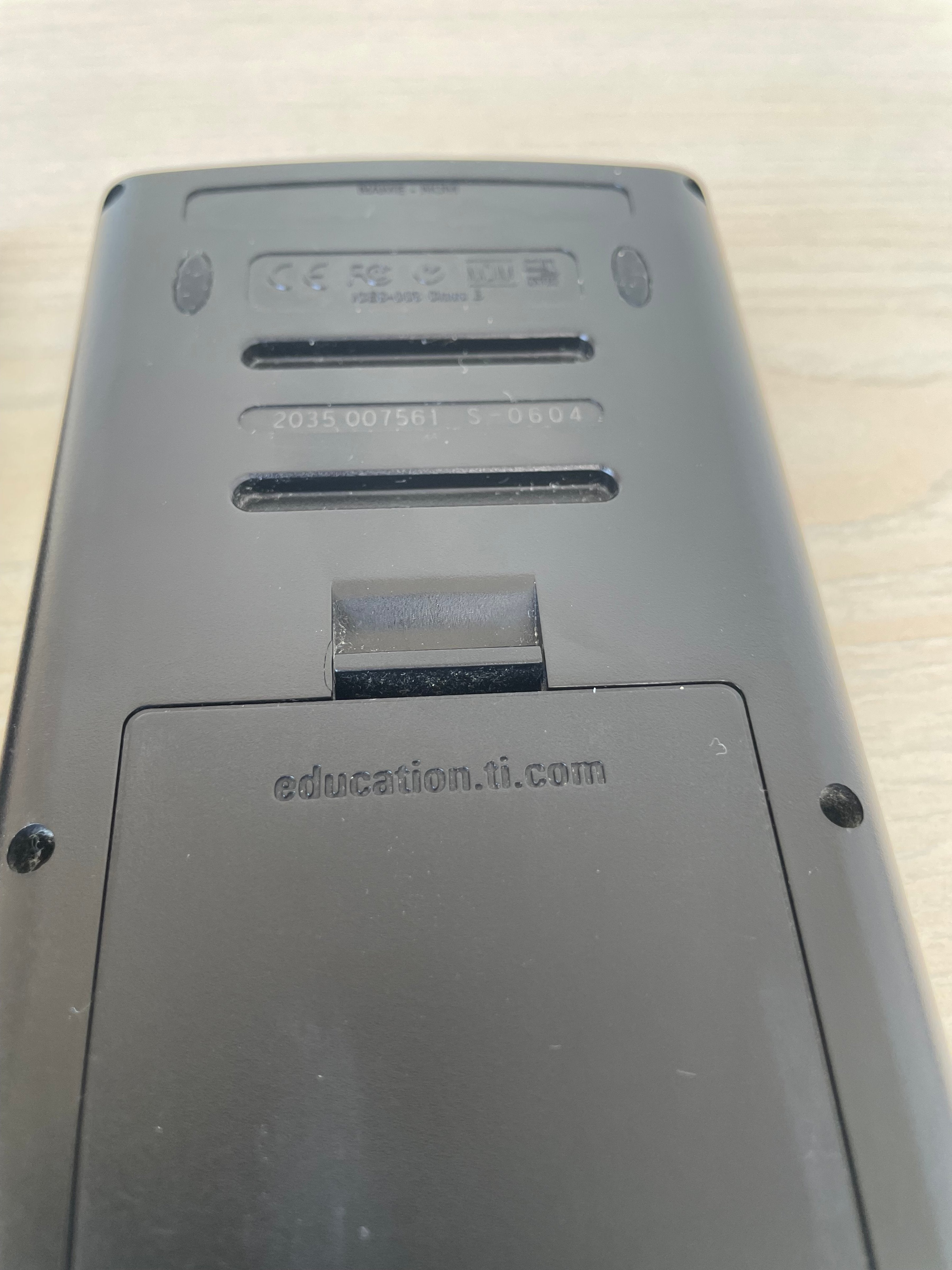 Texas Instruments TI-89 Titanium Grafikrechner, Schwarz/Grau, Gebraucht