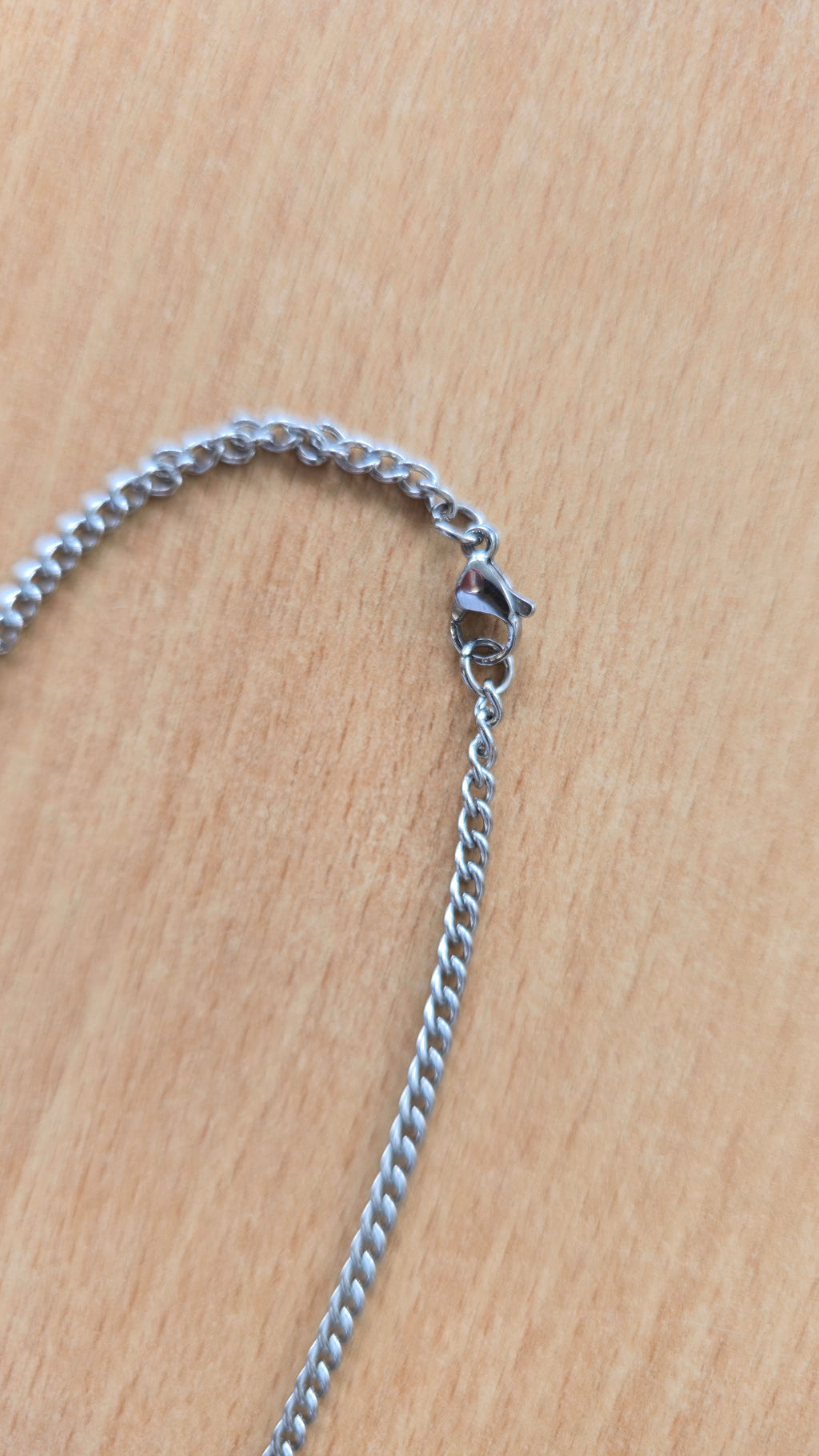 Urban Outfitters Compass Anhänger Halskette – silberfarben, sehr guter Zustand