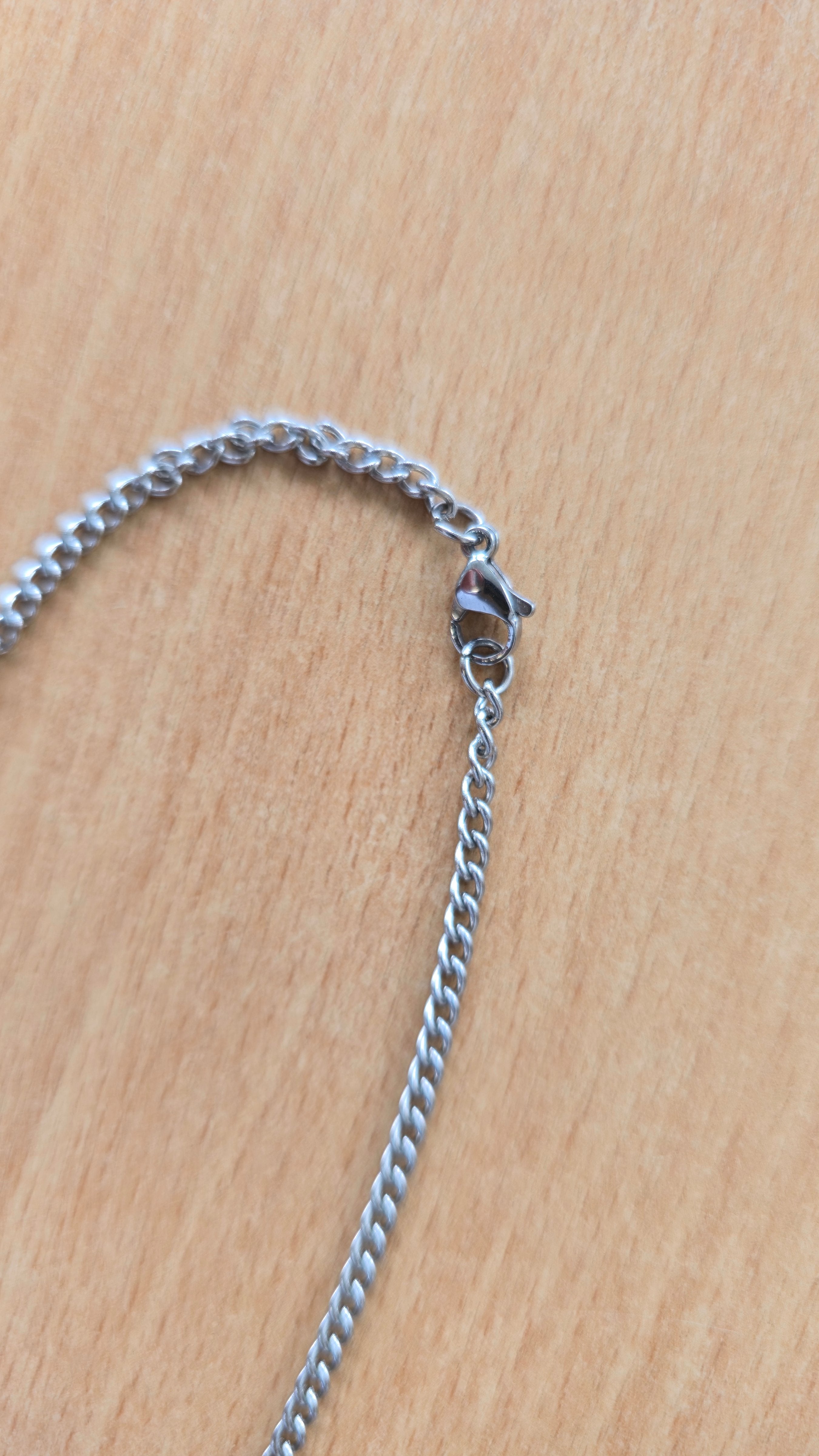 Urban Outfitters Compass Anhänger Halskette – silberfarben, sehr guter Zustand