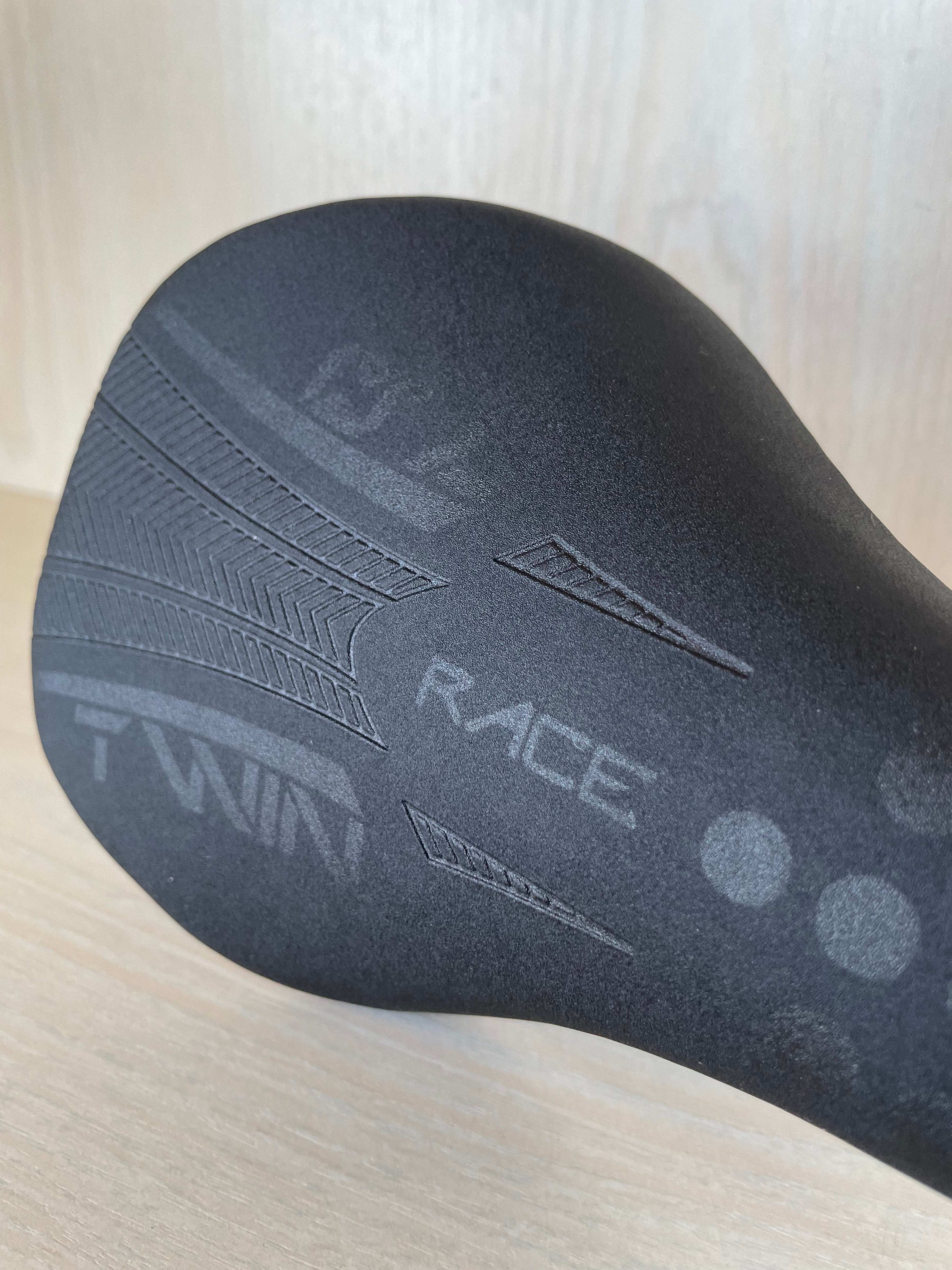 Schwarzer Selle Italia Turbo Bullitt Sattel – Chevron & Punktmuster – Sehr Gut