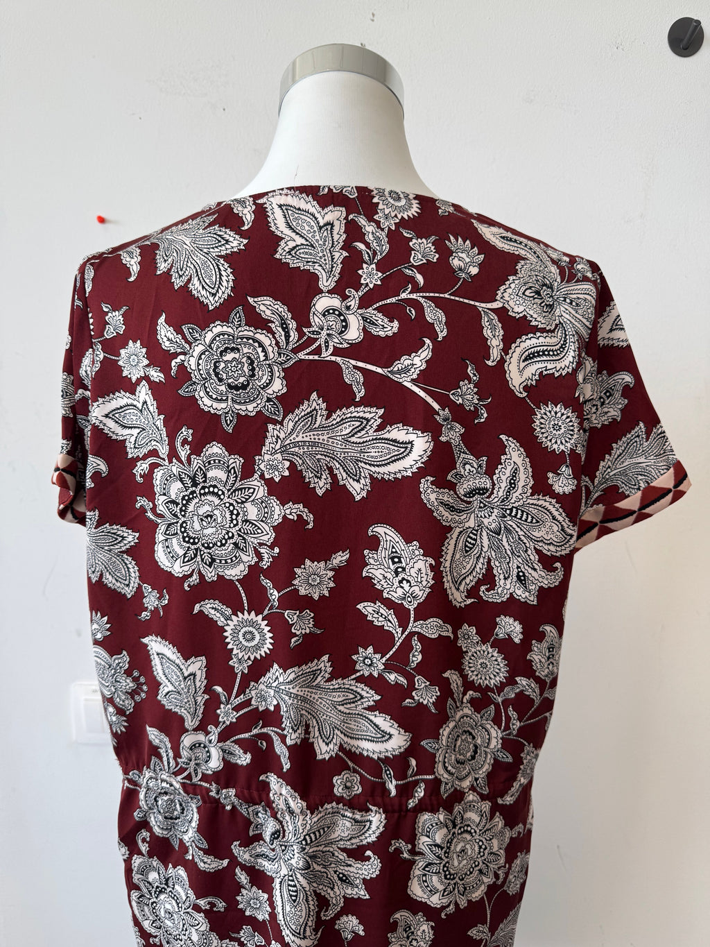 Scotch & Soda Maison Scotch Kleid – S, 100% Polyester, Wein/Weiß, Sehr gut
