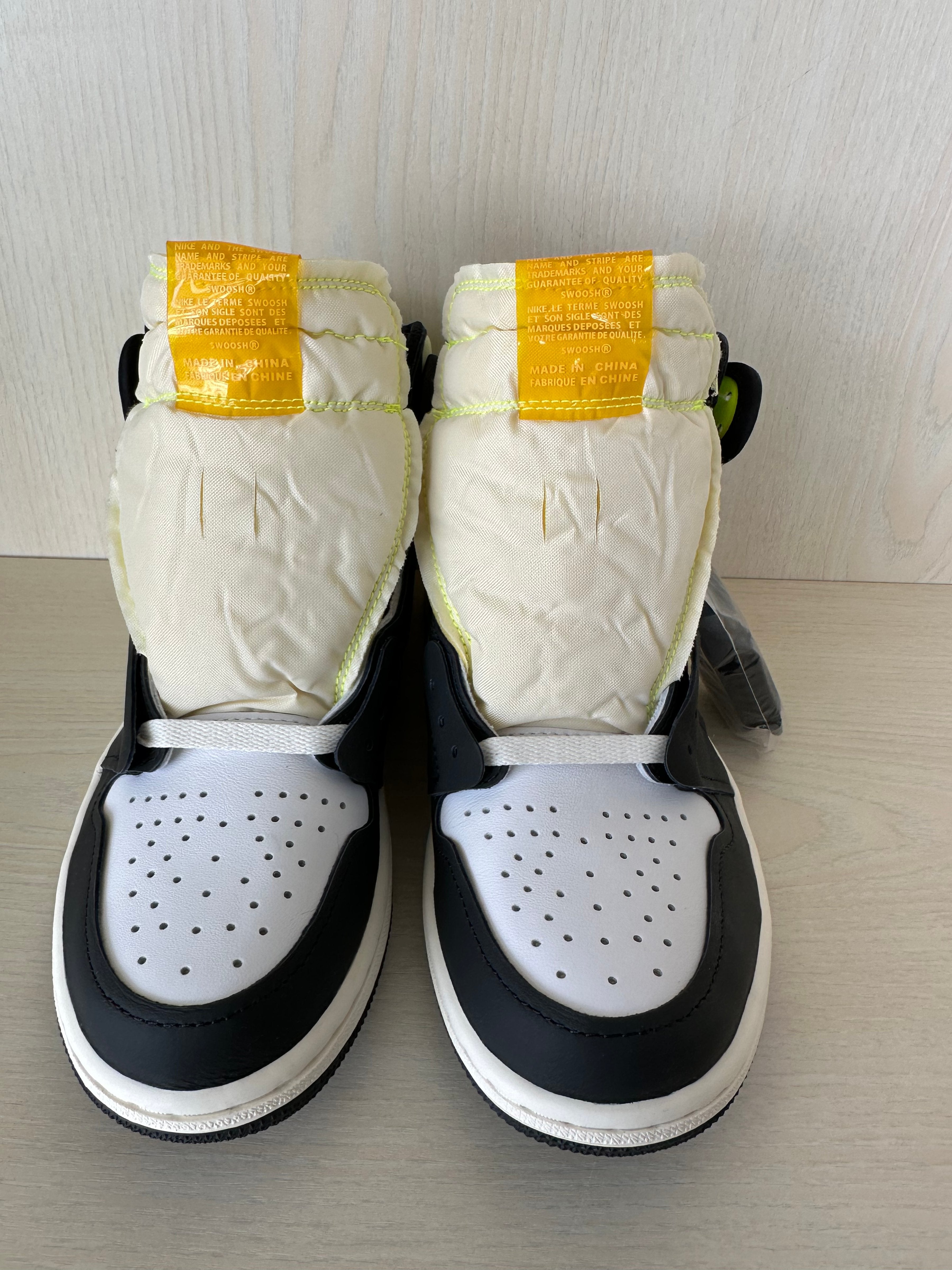 Nike Air Jordan 1 Retro High OG Volt Gold Neu 41 EU