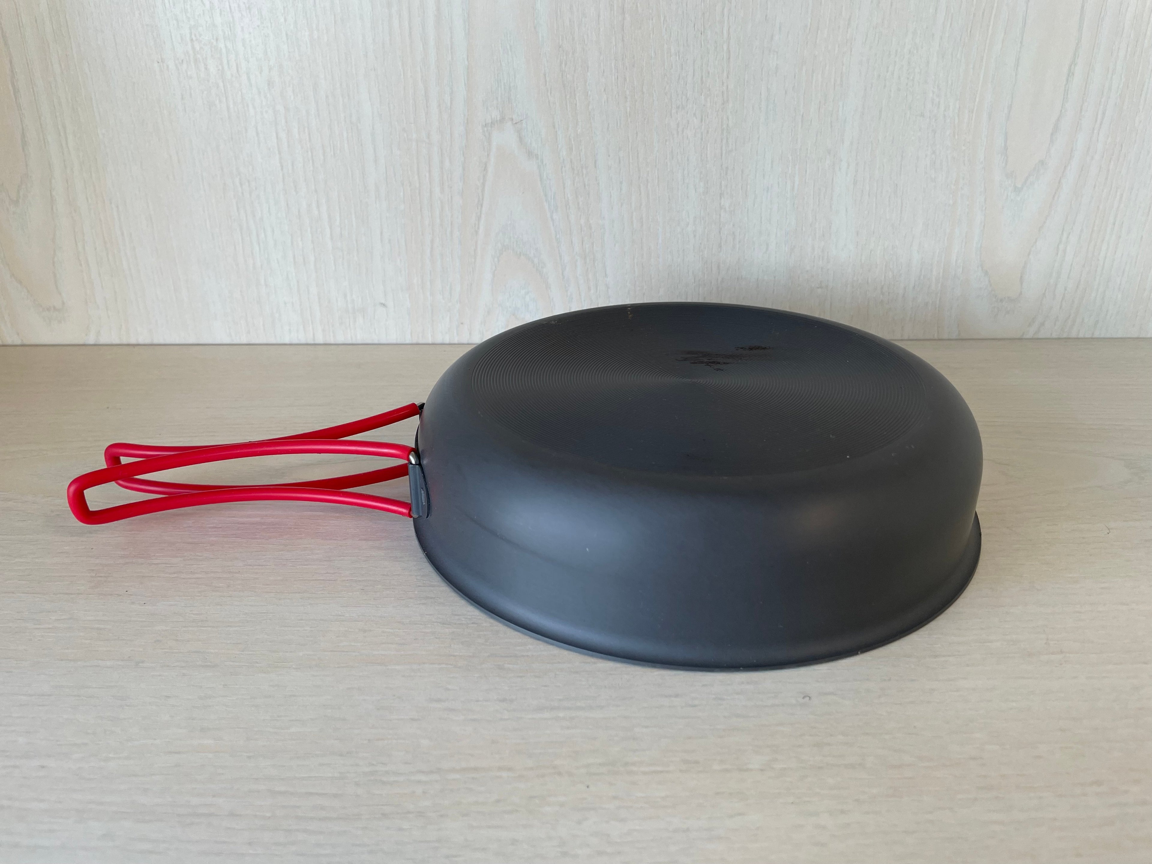 Primus Campfire Pfanne 21 cm – klappbare rote Griffe + Netzbeutel