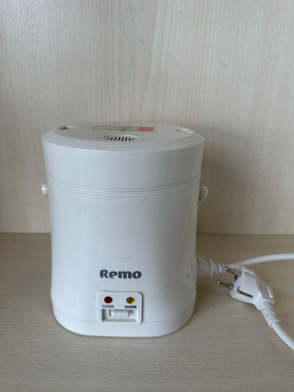 Remo Portable Electric Kettle 6089399 White Compact 0.5L Good Condition