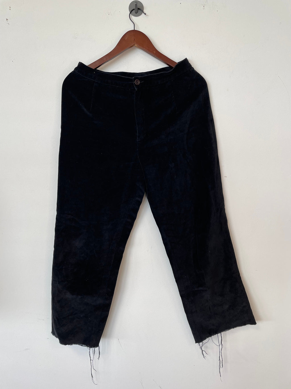 Schwarze Leinenhose mit Fransen, Größe M, guter Zustand