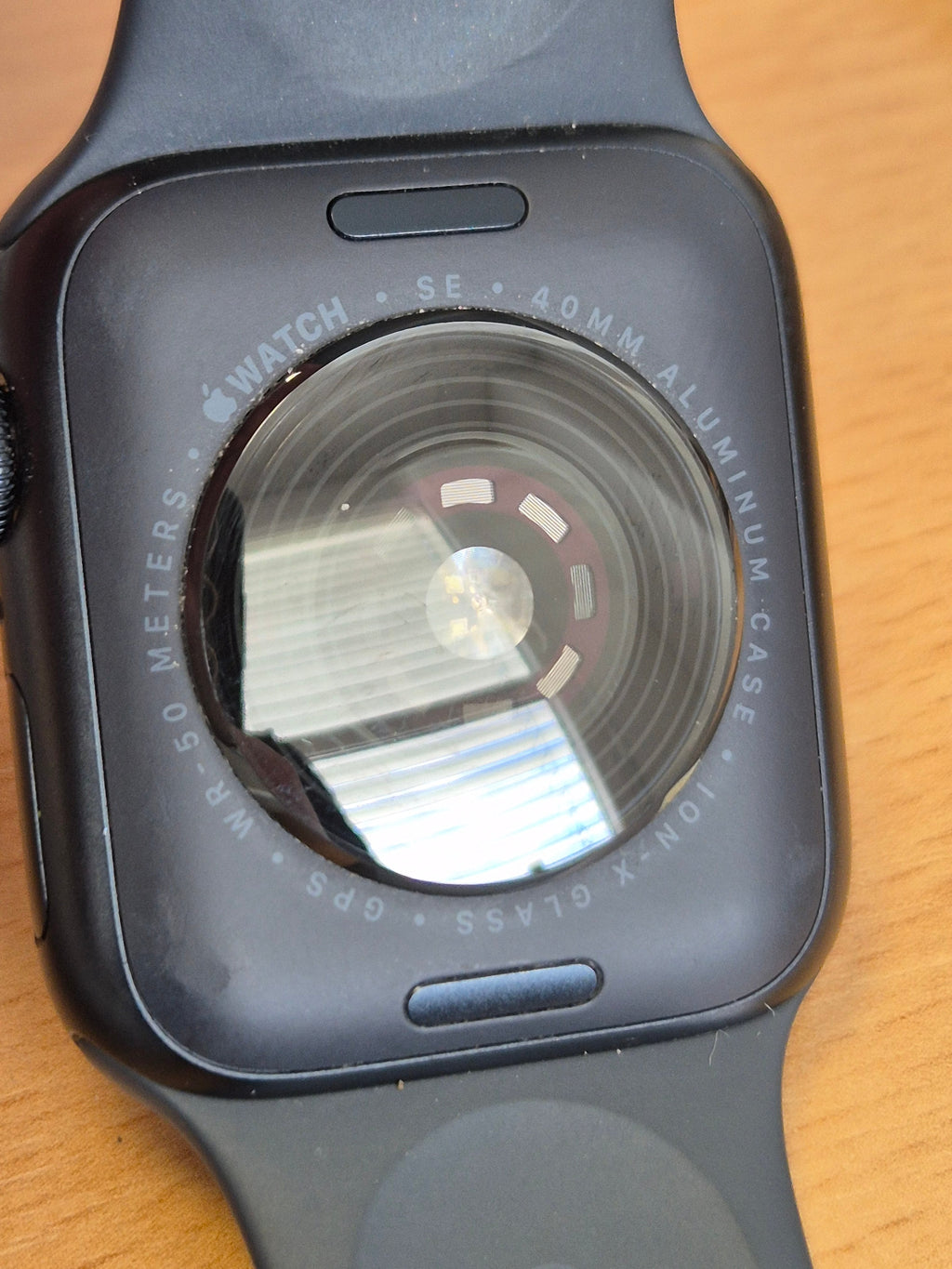 Apple Watch SE 2023, 40mm, WiFi, Kratzer, Akku 100%, Aluminium, Silikonarmband