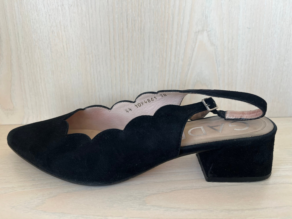 Gadea Black Suede Scalloped Slingback Heels EU 38 - Very Good Condition