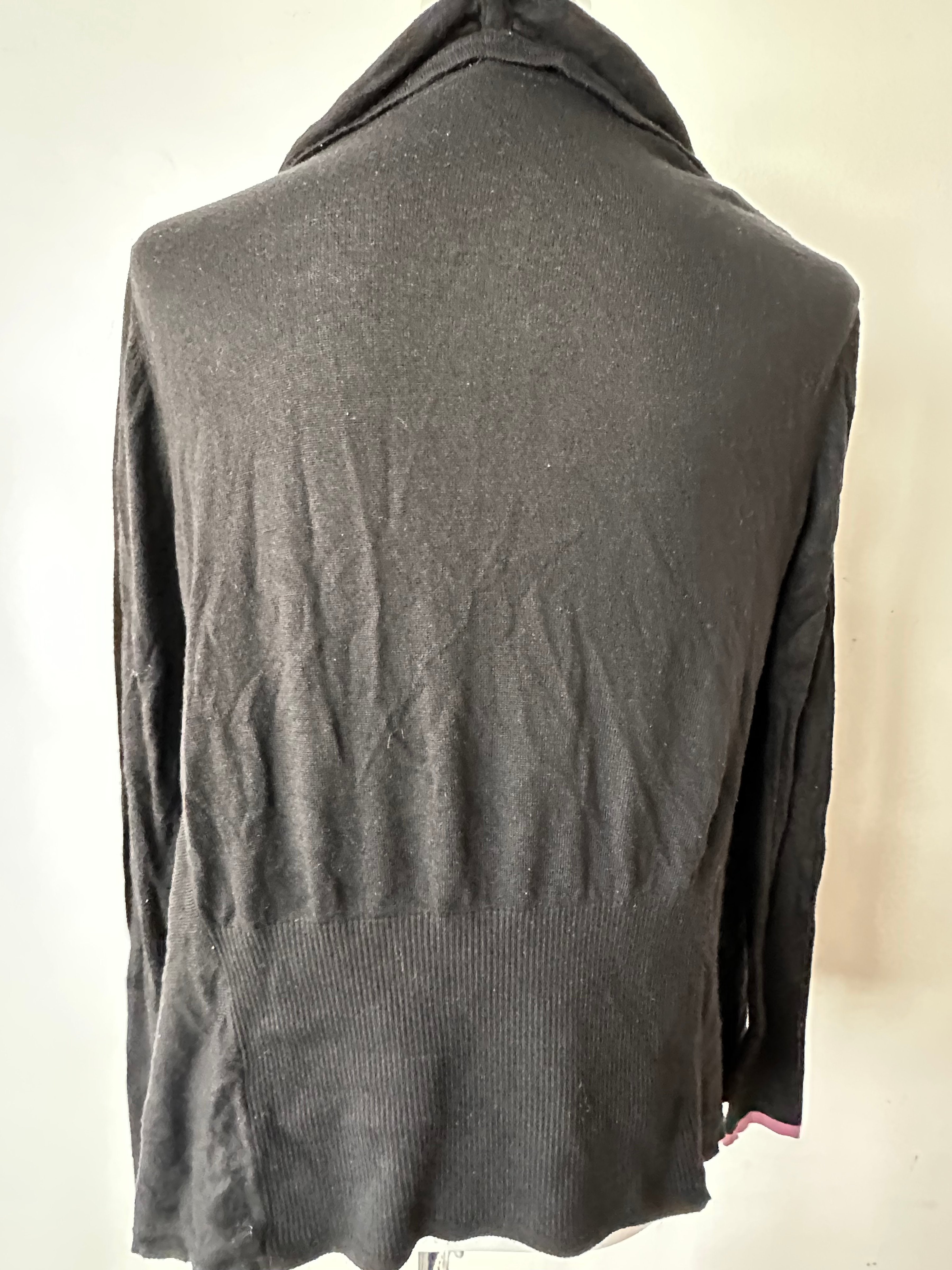 United Colors of Benetton Gestreifte Strickjacke, Schwarz mit Pink, M, Gut