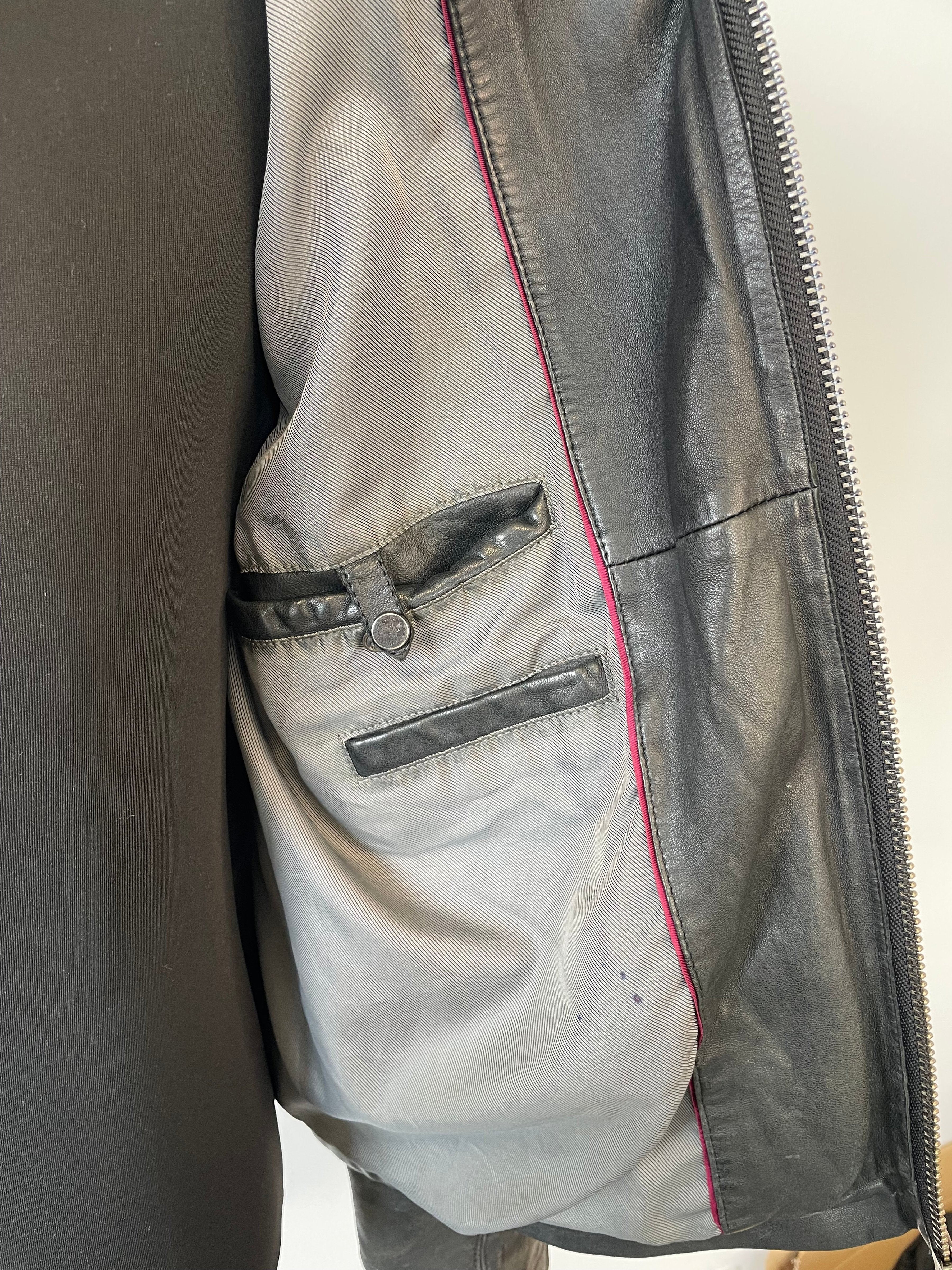 Unbekannte Leder Bikerjacke Schwarz M, Zustand: Stark gebraucht