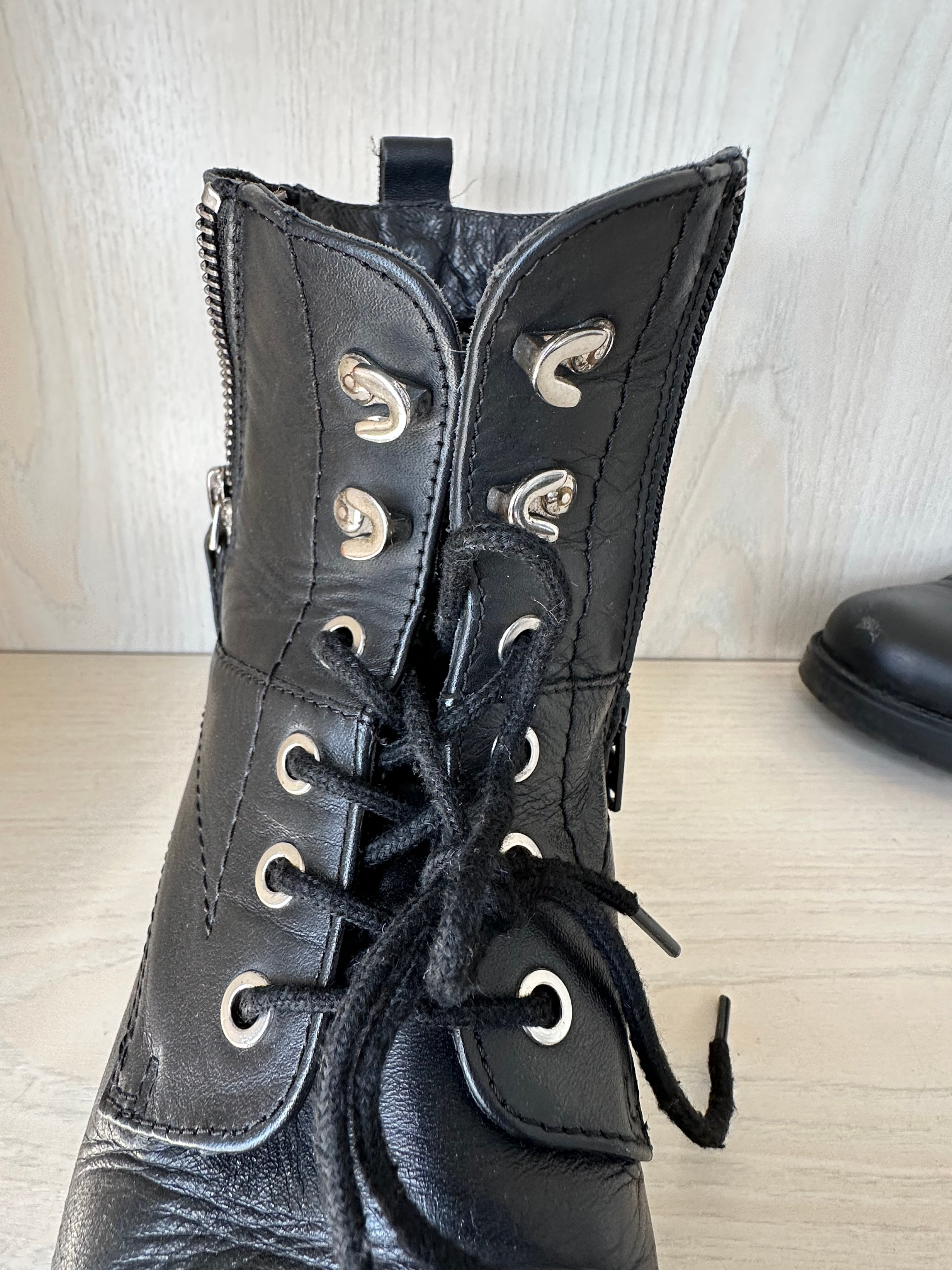Mango Lace Up Motorradstiefel Schwarz Leder Gr. 38, guter Zustand