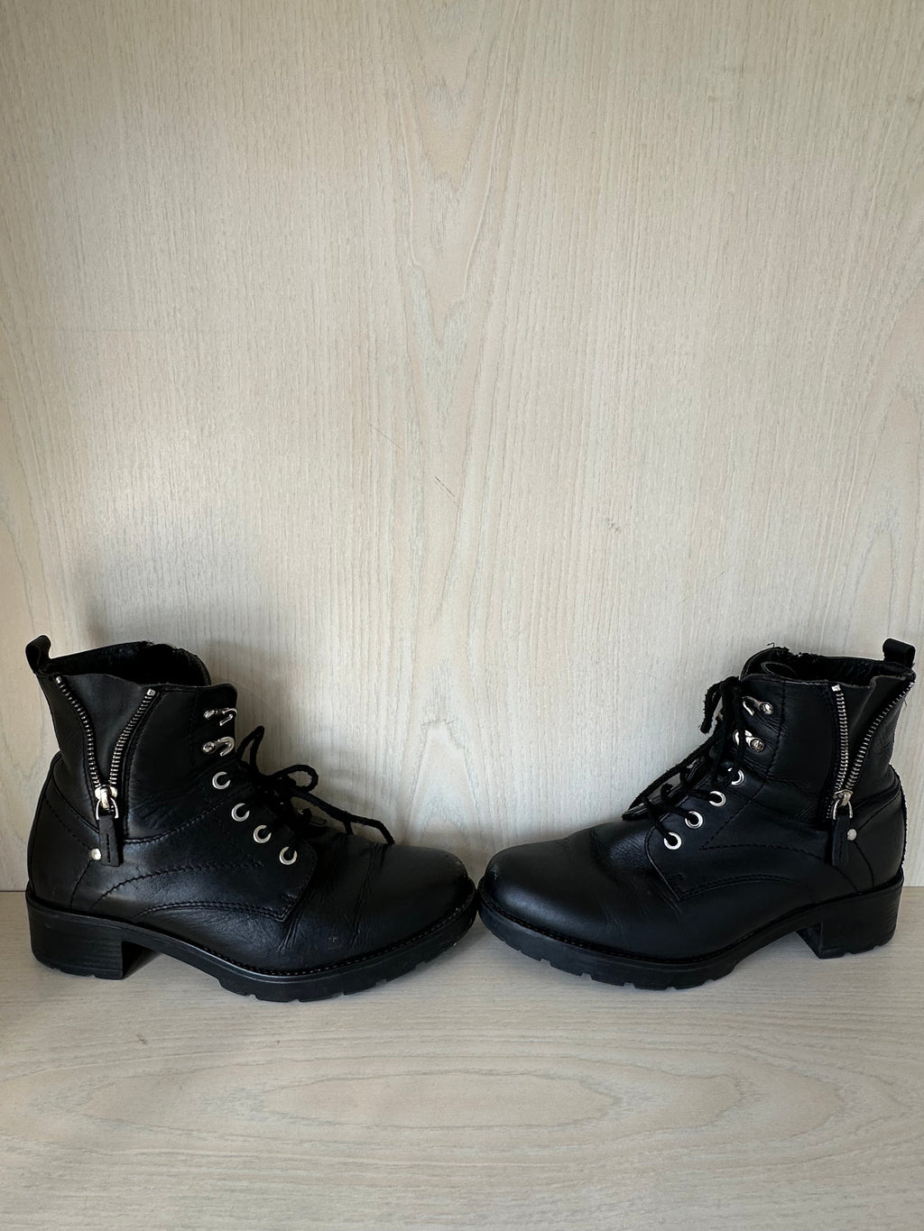 Mango Lace Up Motorradstiefel Schwarz Leder Gr. 38, guter Zustand