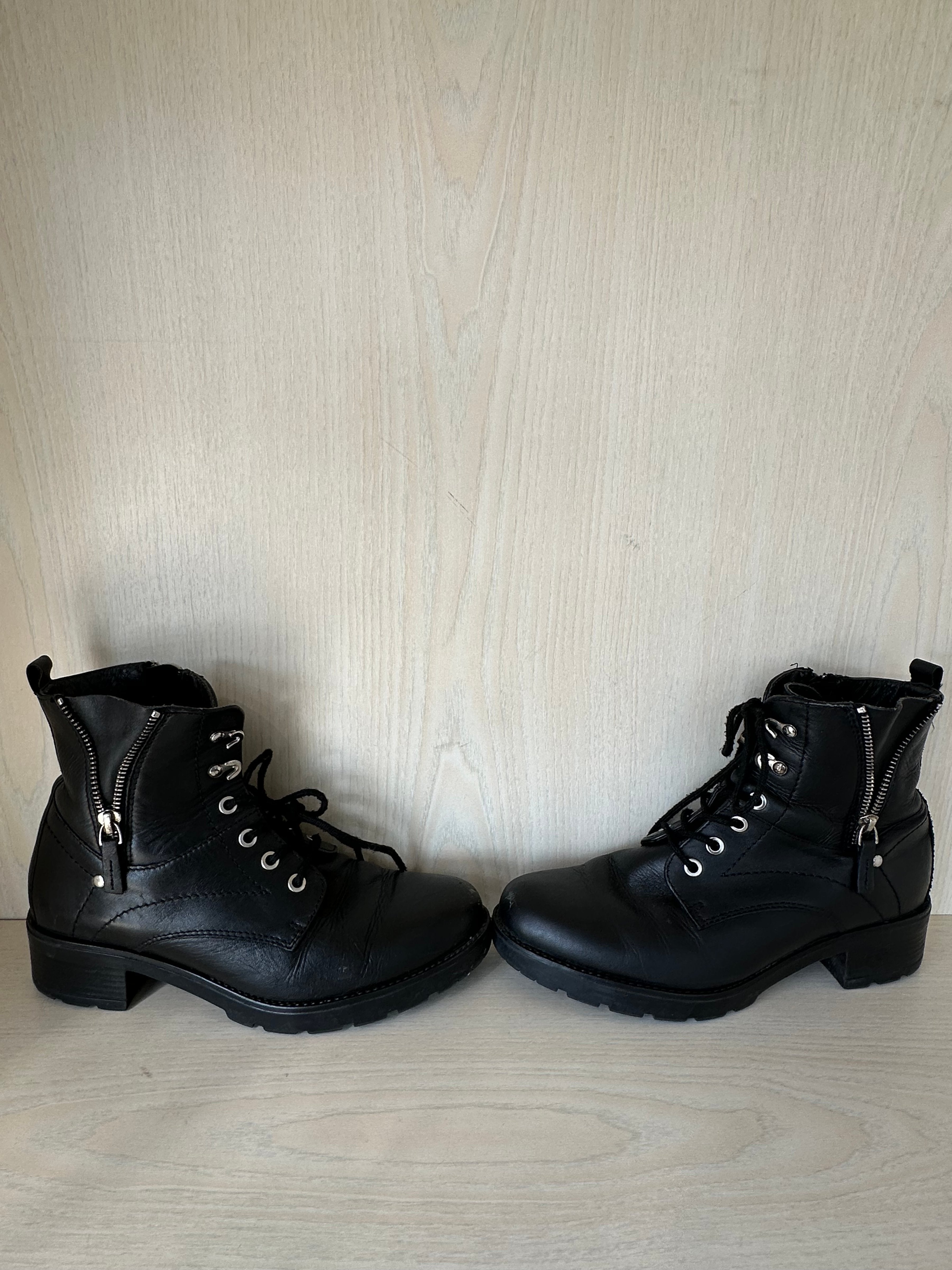Mango Lace Up Motorradstiefel Schwarz Leder Gr. 38, guter Zustand